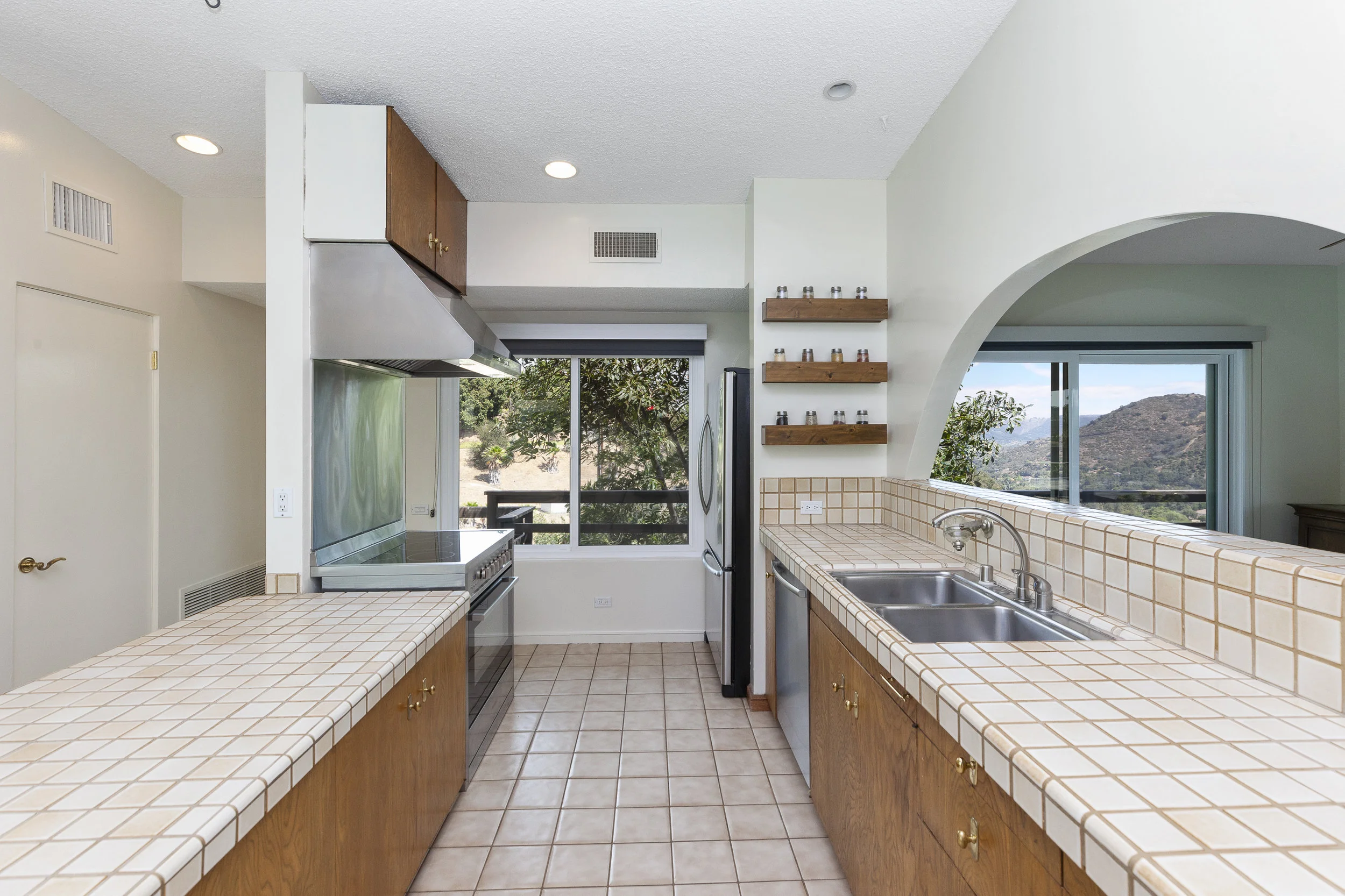 024_Kitchen .jpg