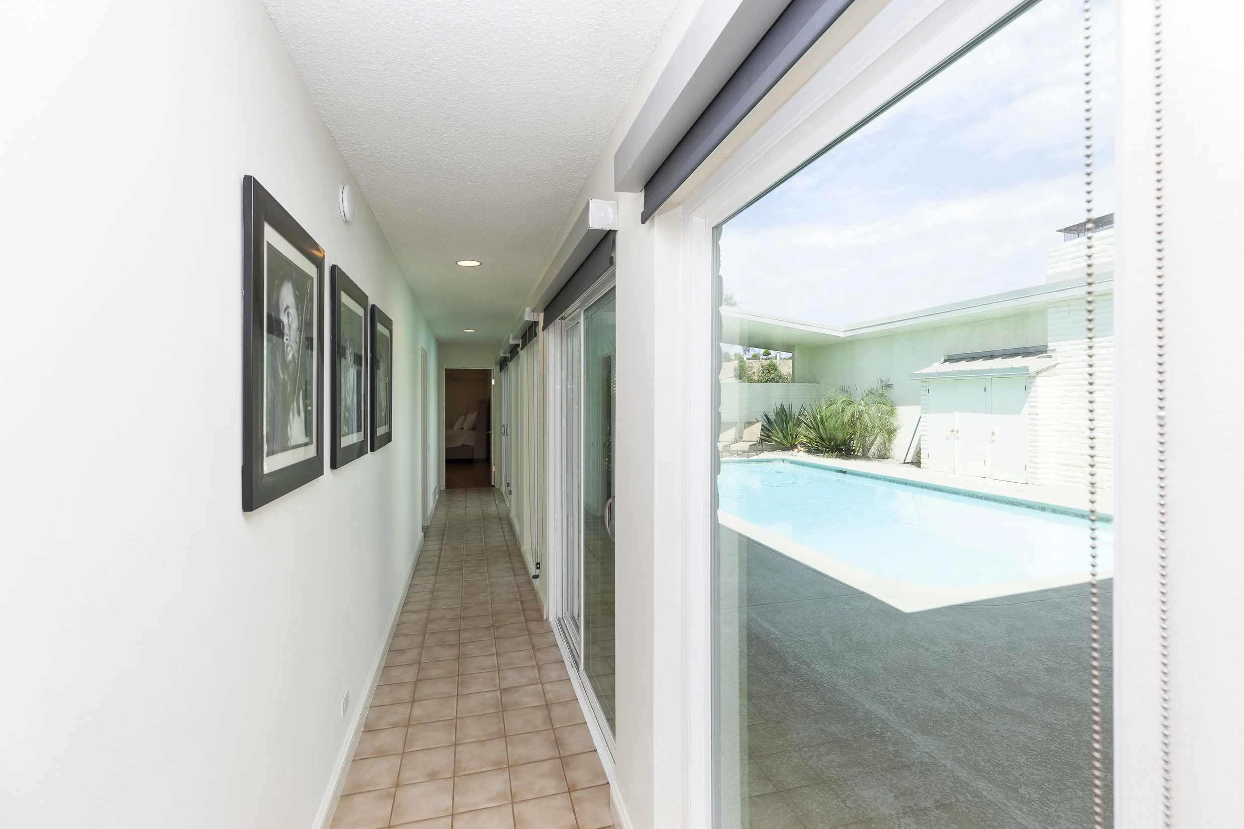 032_Hallway to Bedrooms.jpg