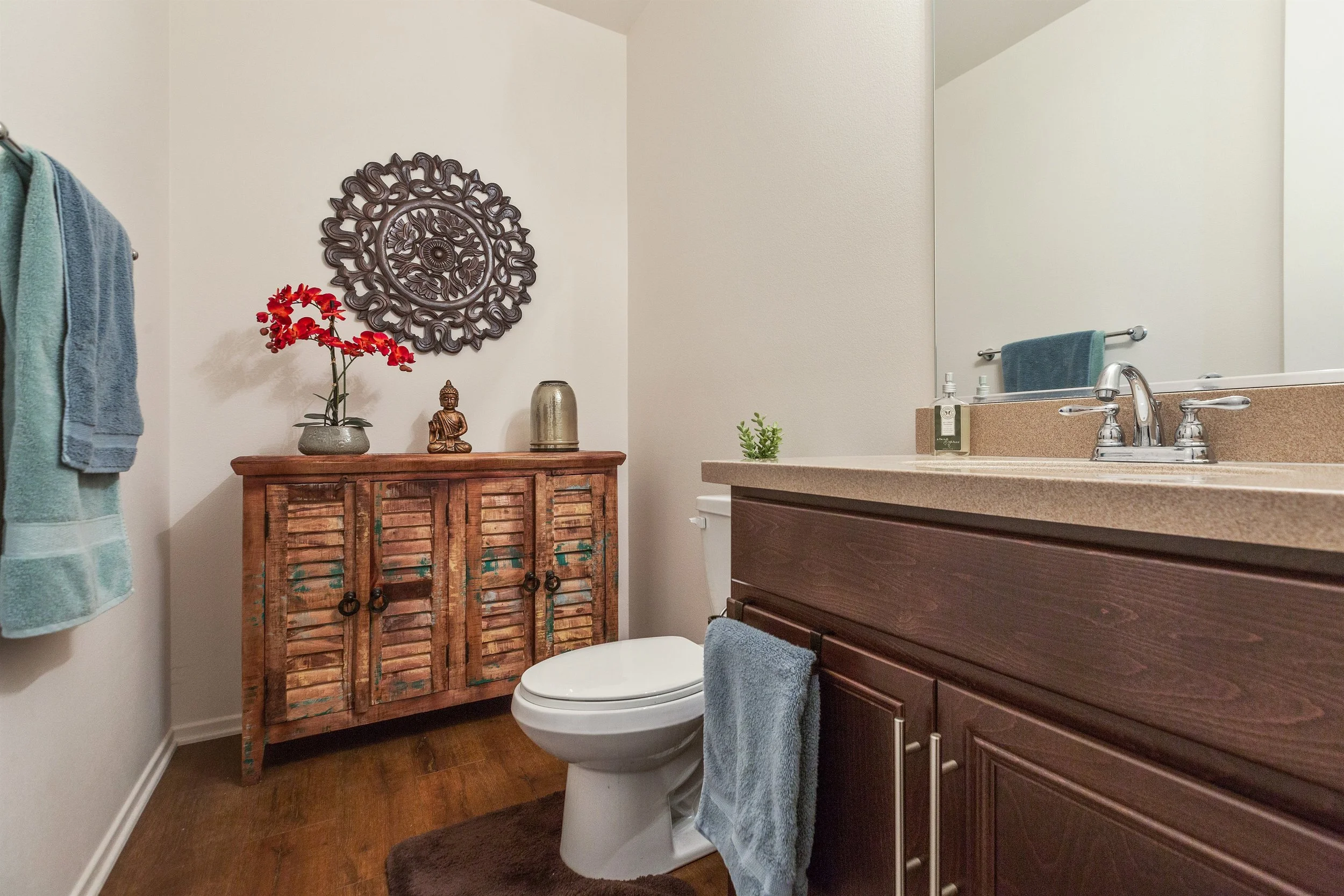 011_Powder Room .jpg