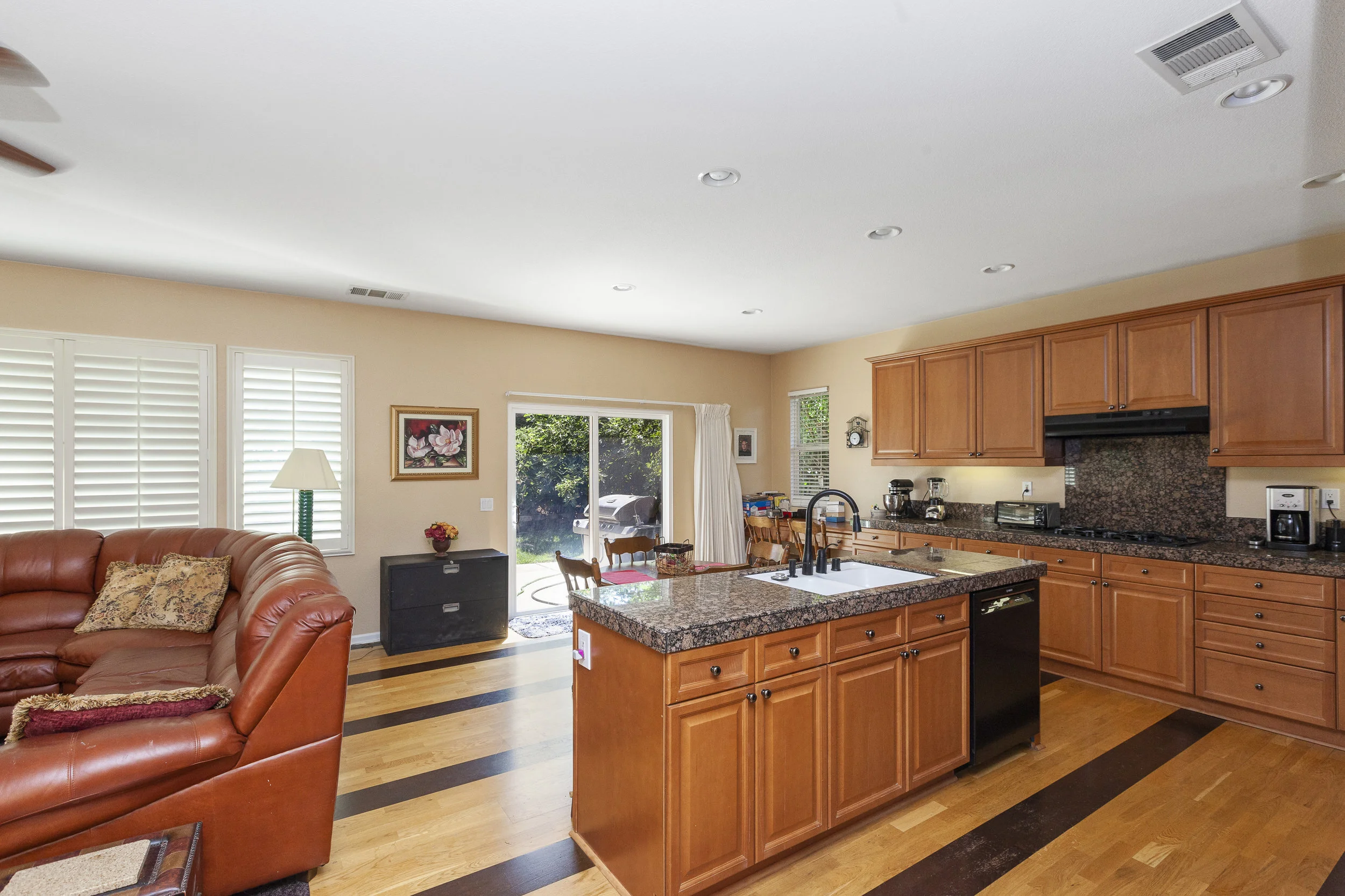 011_Kitchen .jpg