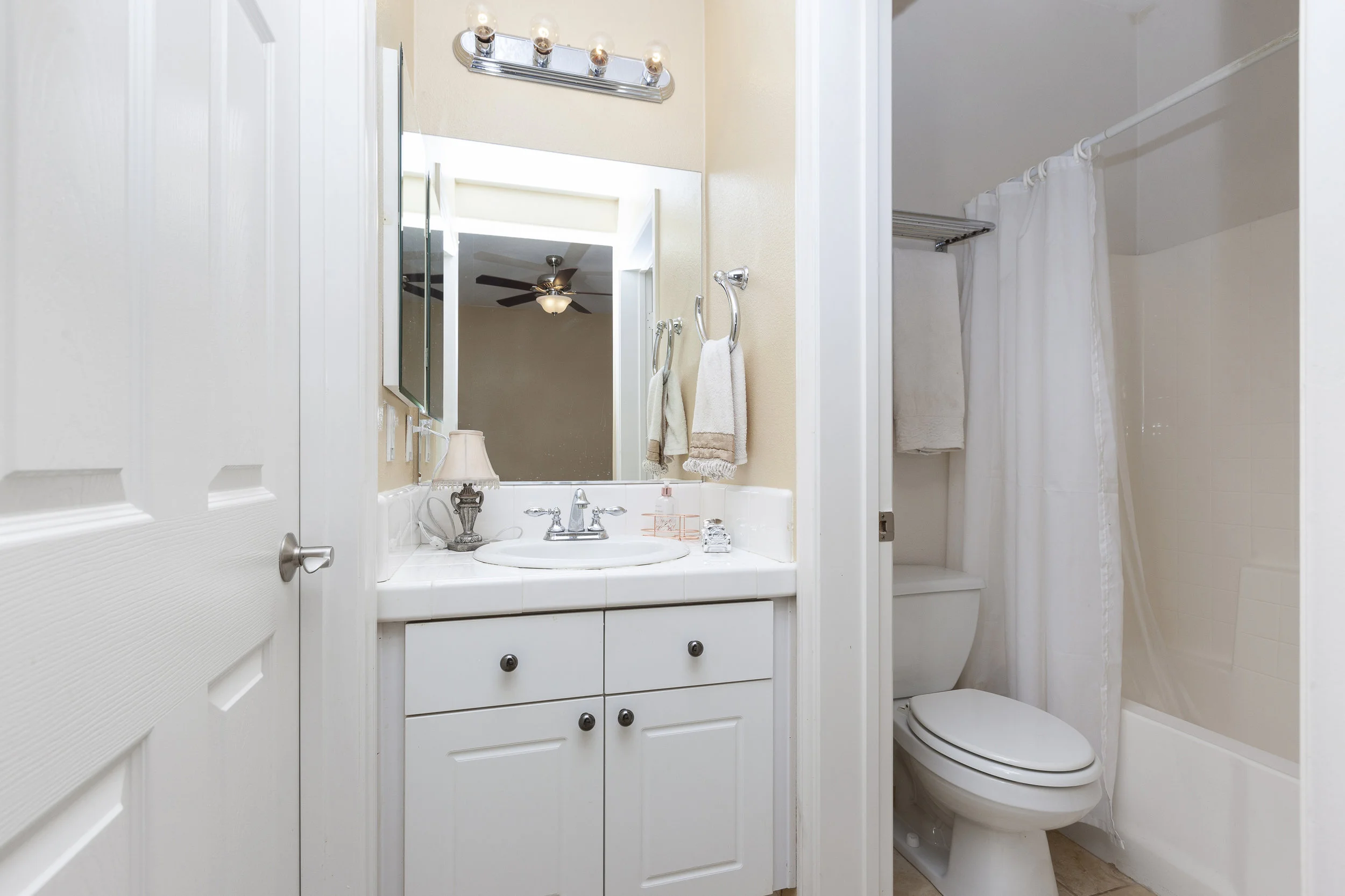 021_Bathroom .jpg