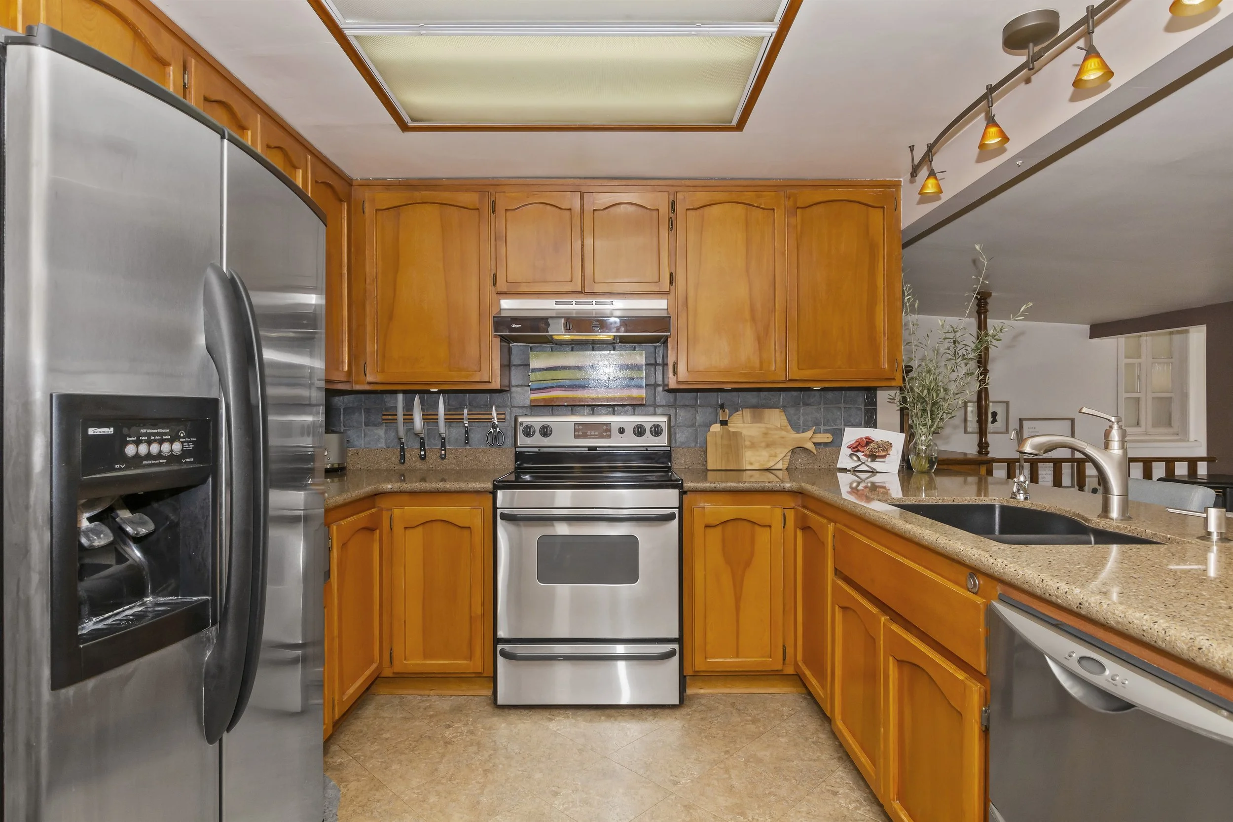 012_Kitchen .jpg