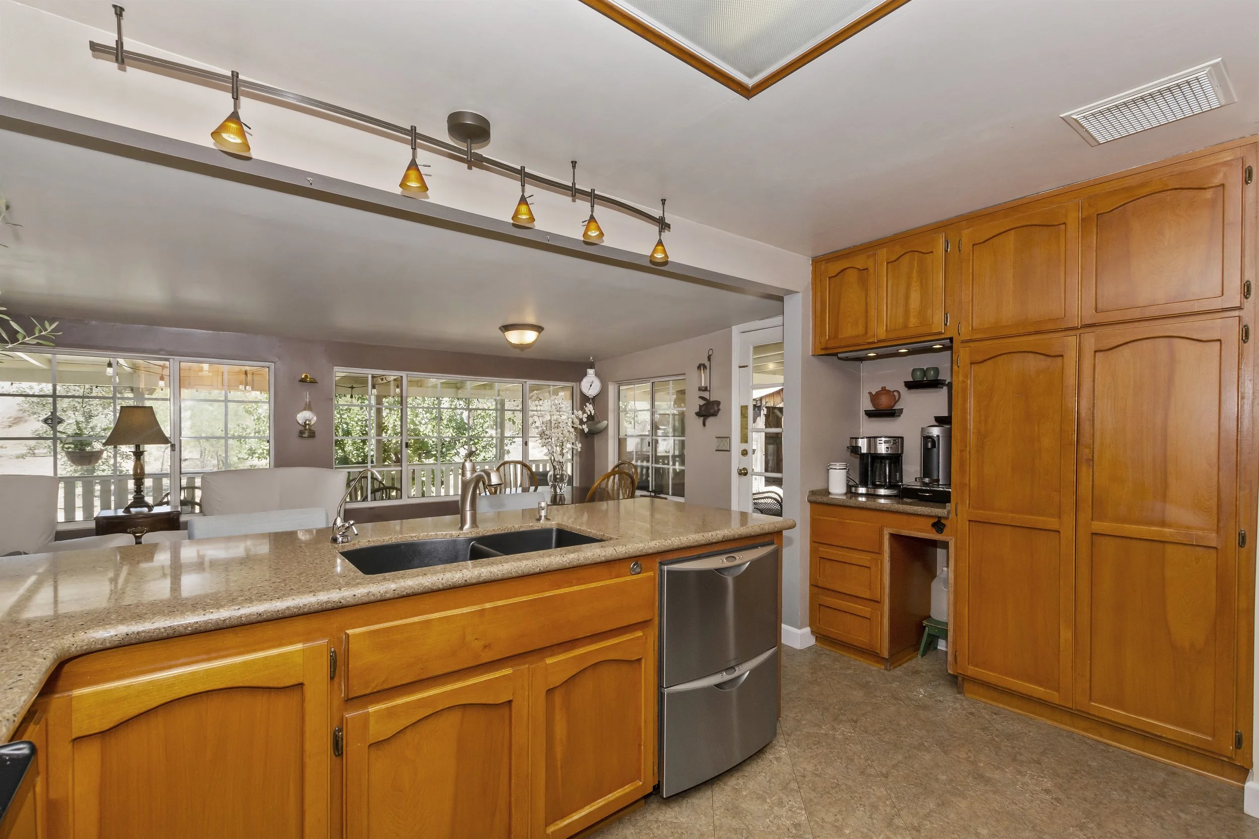 013_Kitchen .jpg