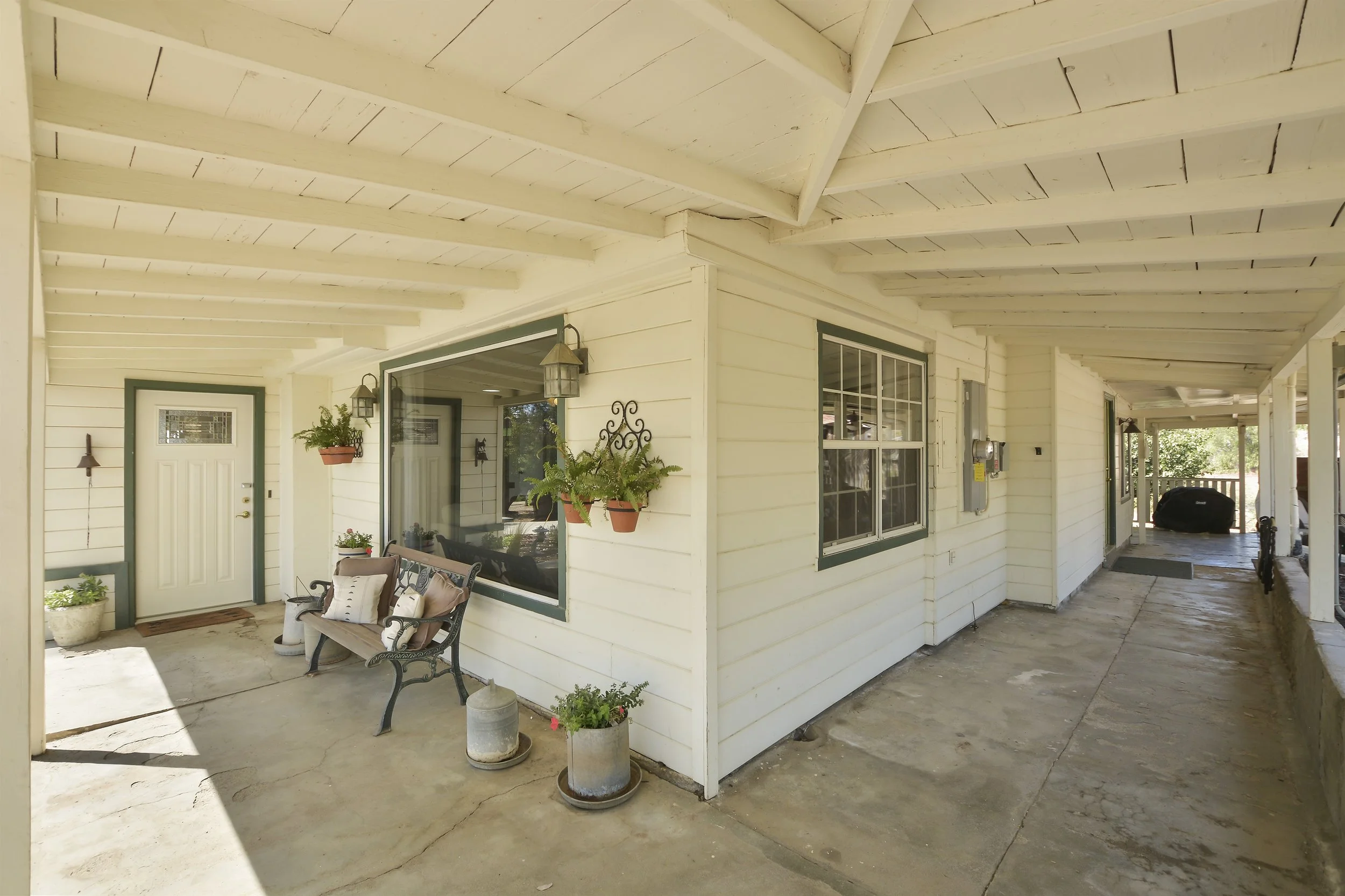 024_Front Entry .jpg