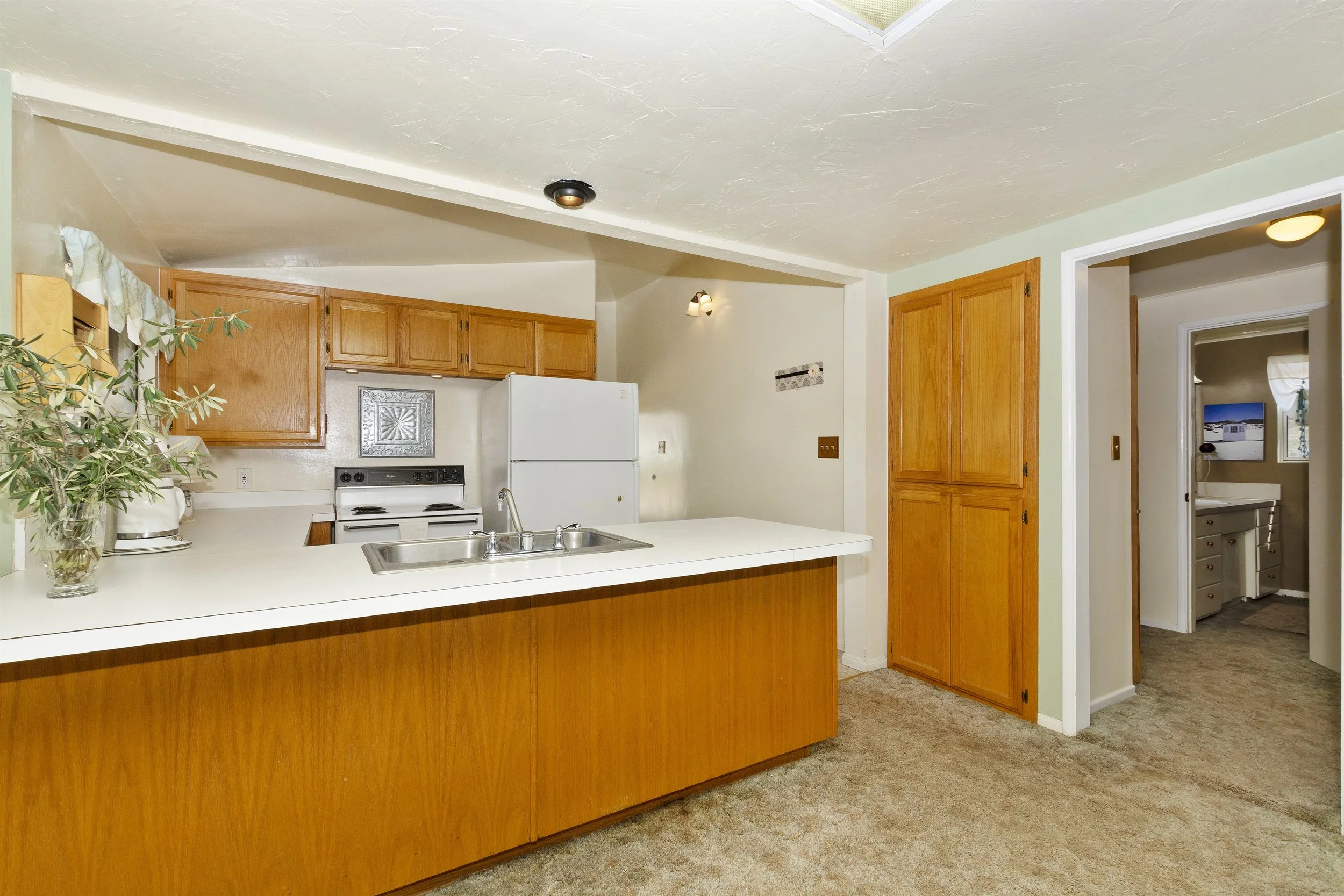 032_Kitchen .jpg