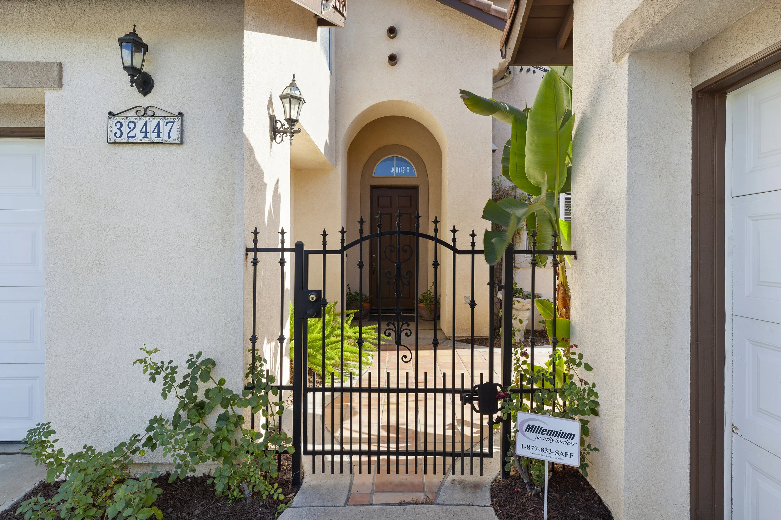 004_Front Porch .jpg