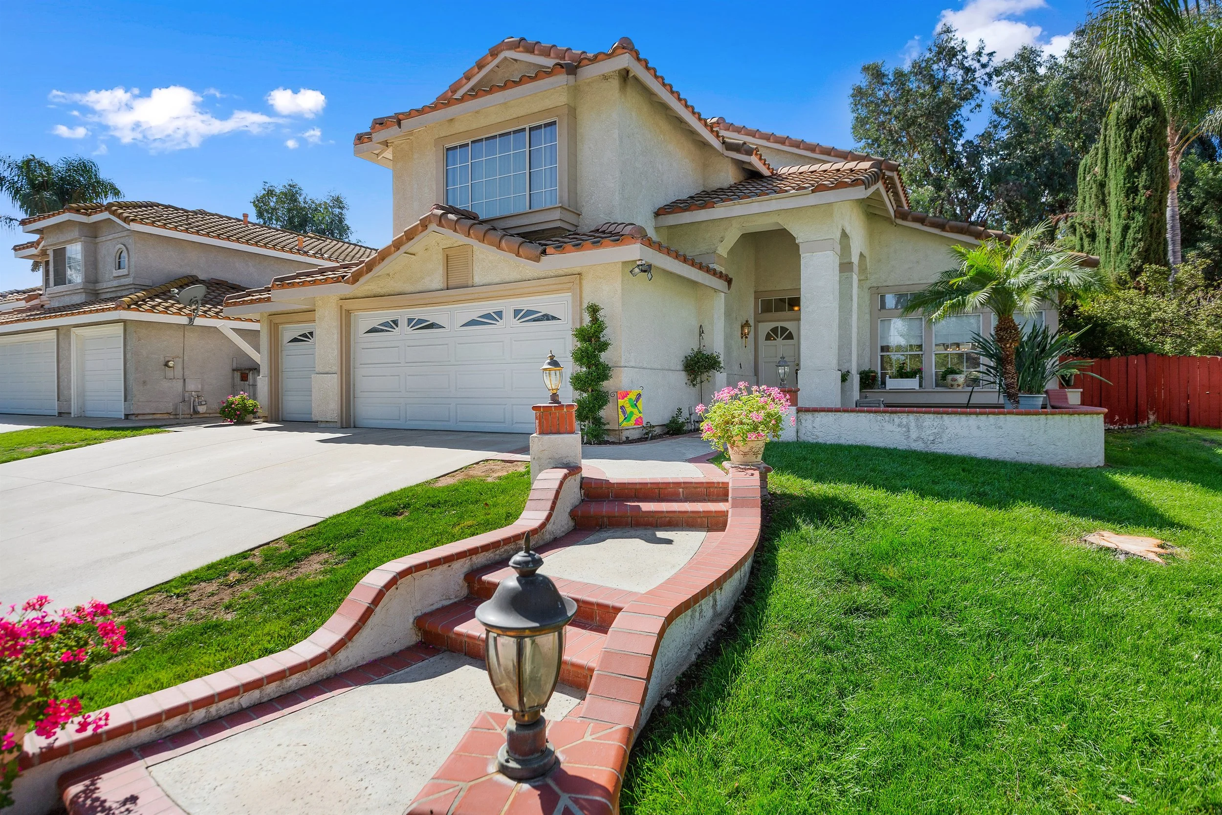 005_Front Walkway.jpg
