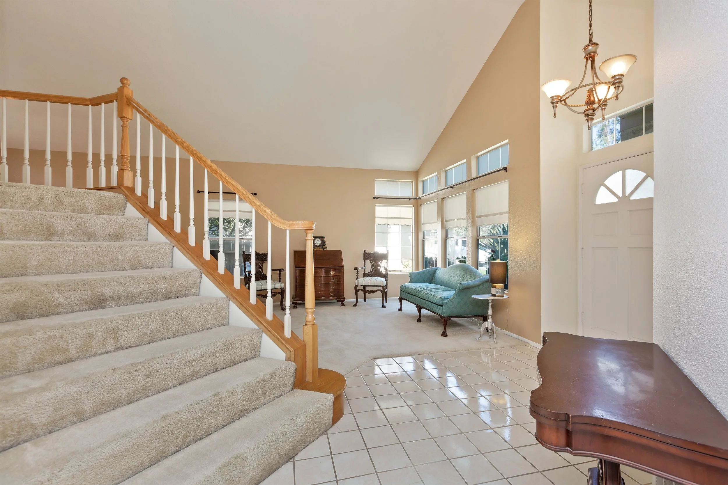 008_Foyer .jpg