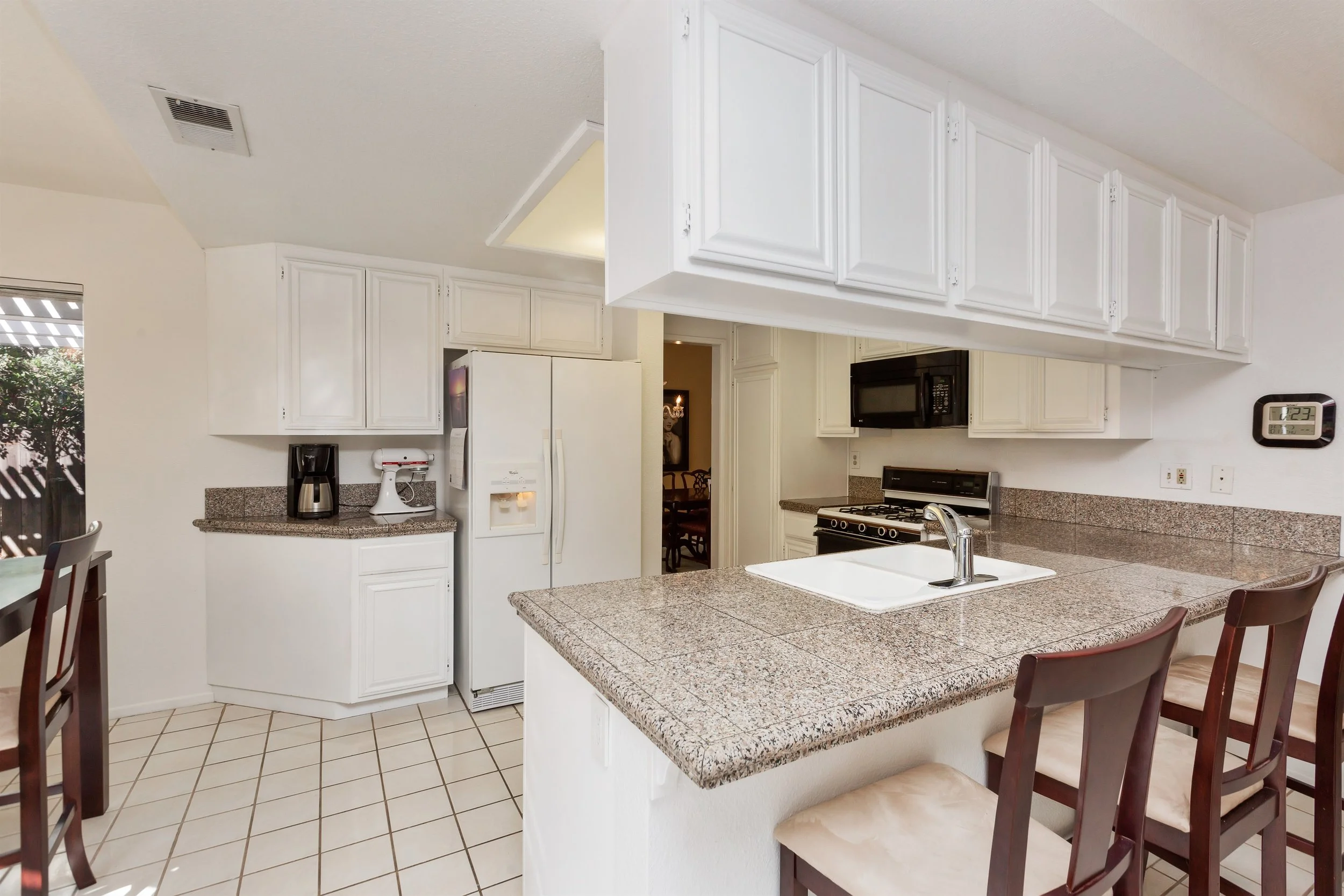 018_Kitchen .jpg