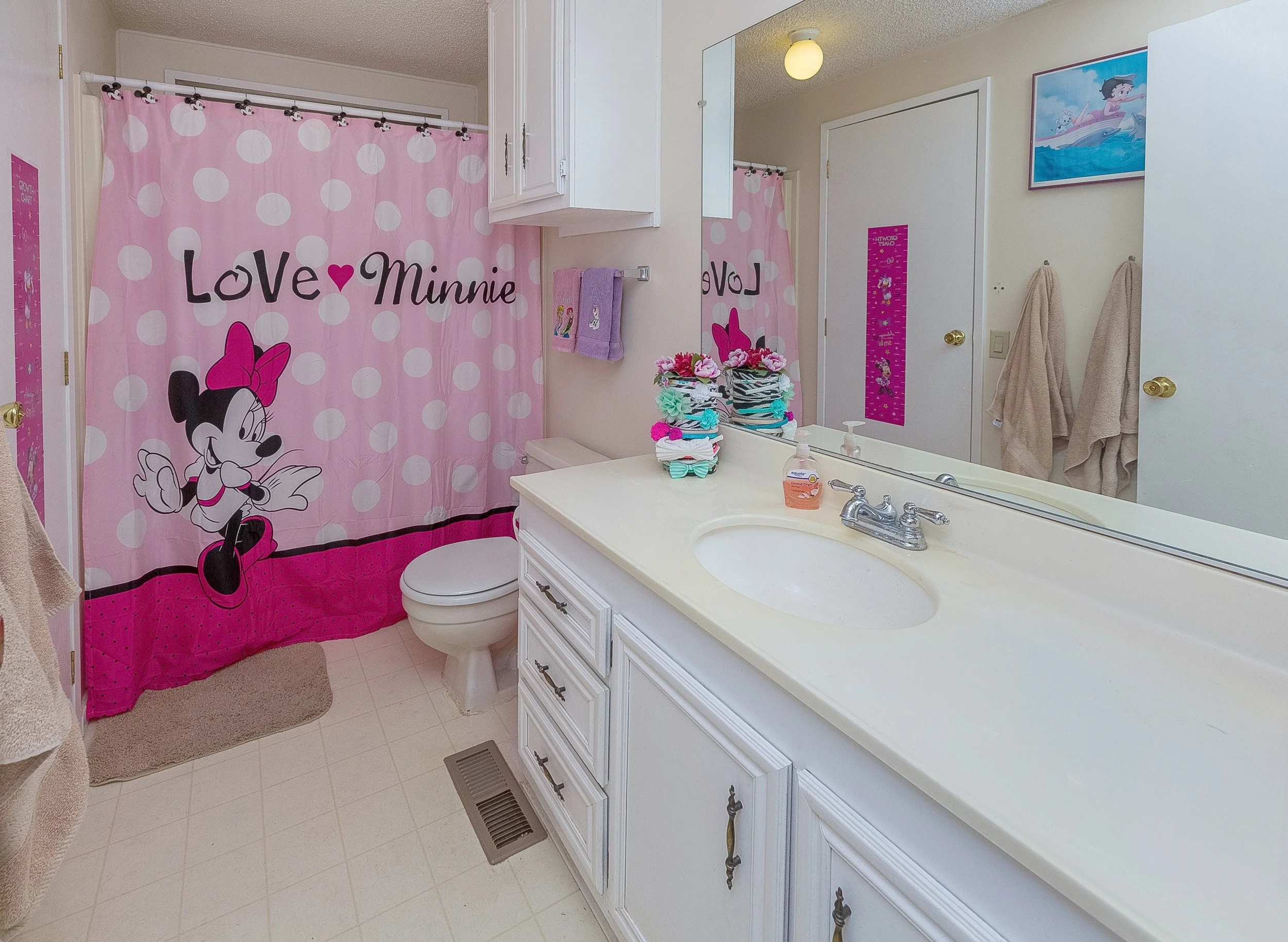 021_Bathroom .jpg