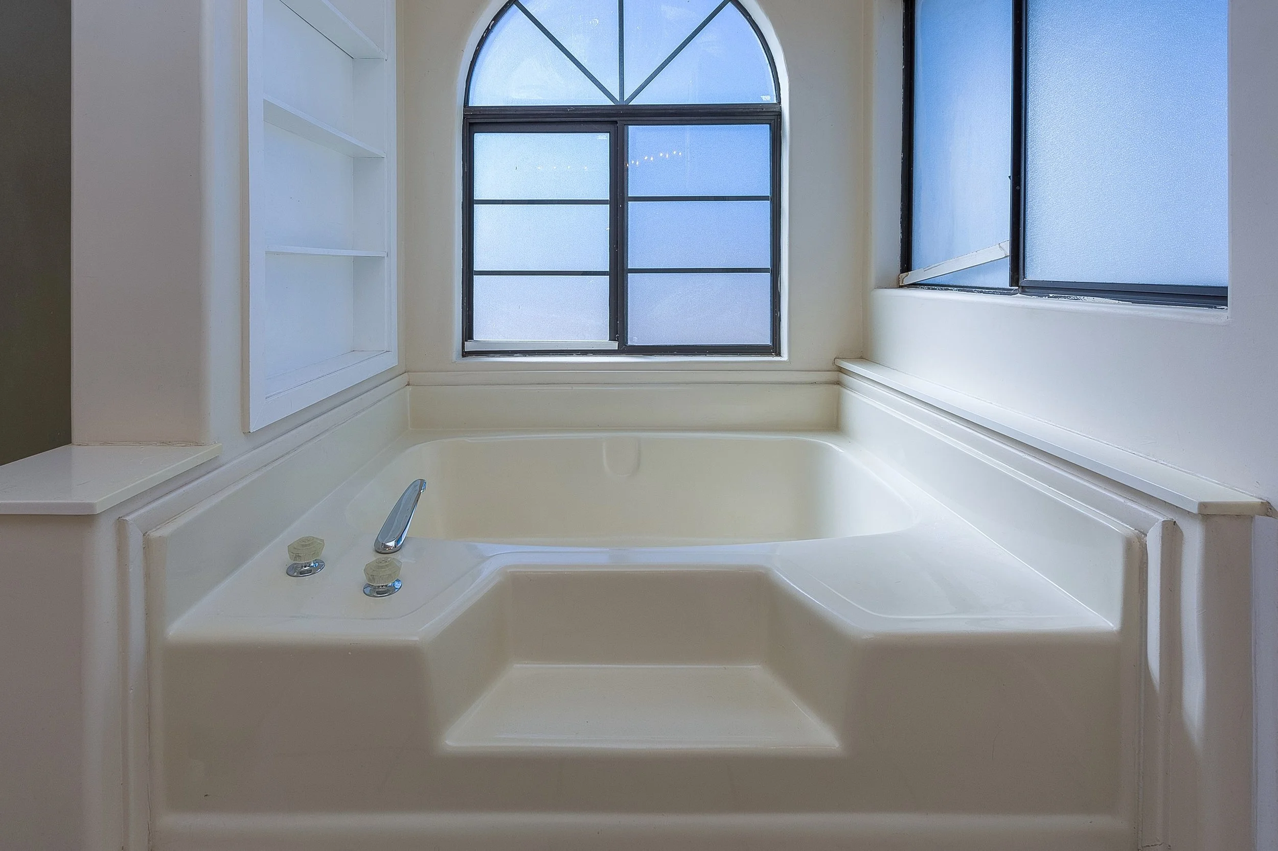 028_Master Bathroom .jpg