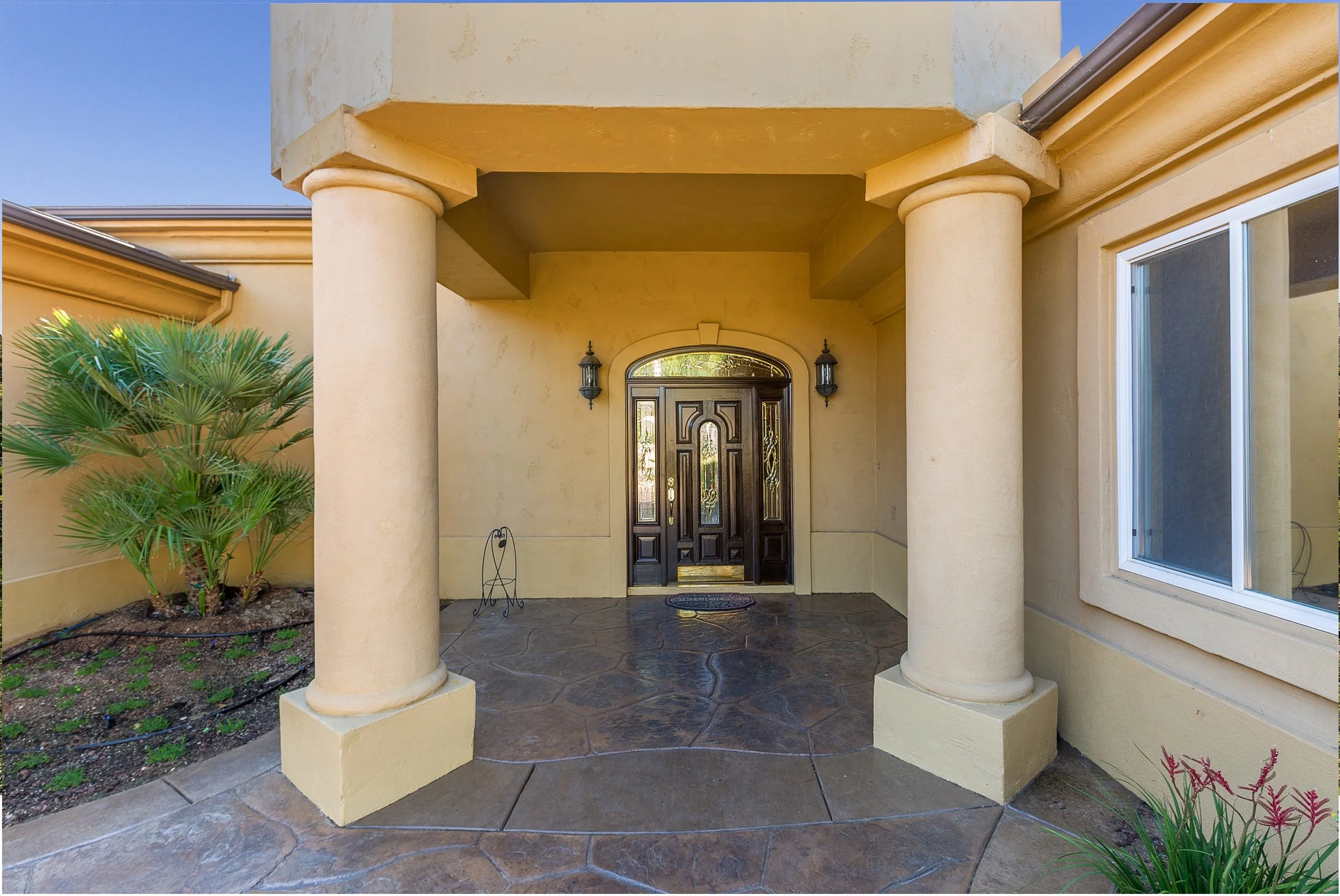 014_Front Entry .jpg