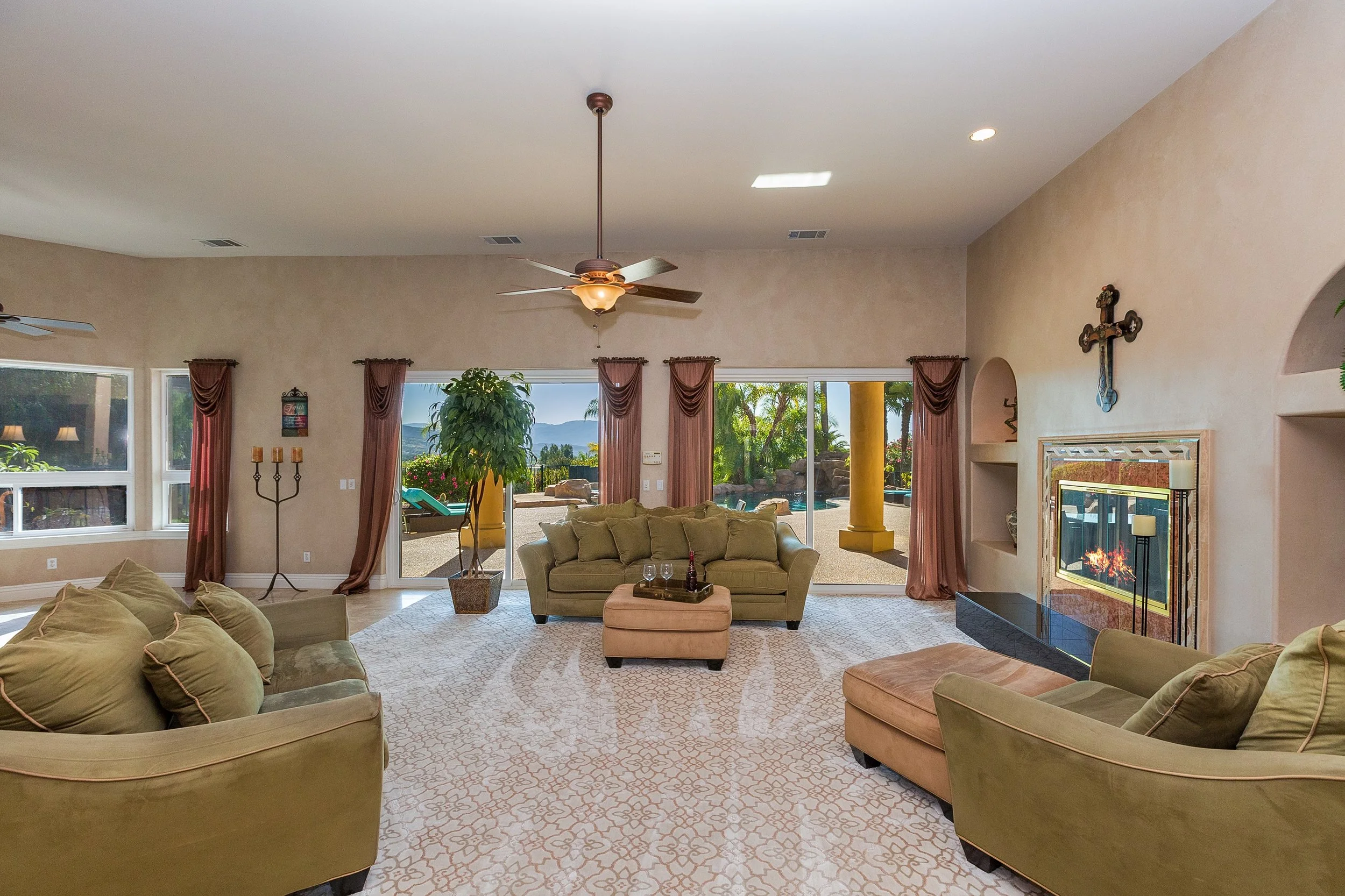 028_Living Room .jpg