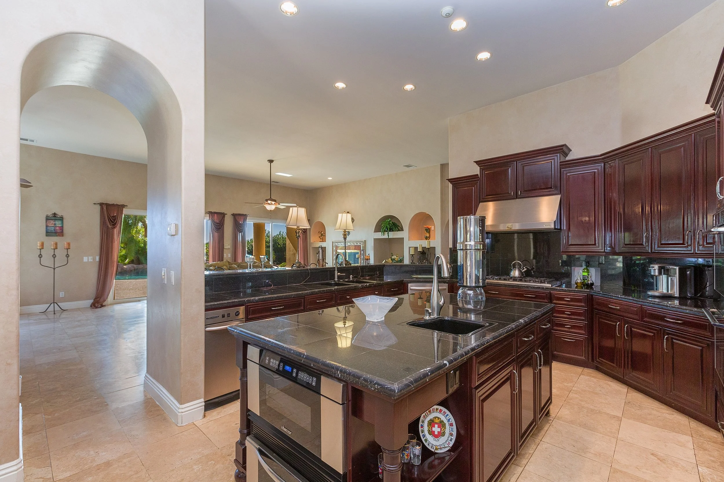 034_Kitchen .jpg