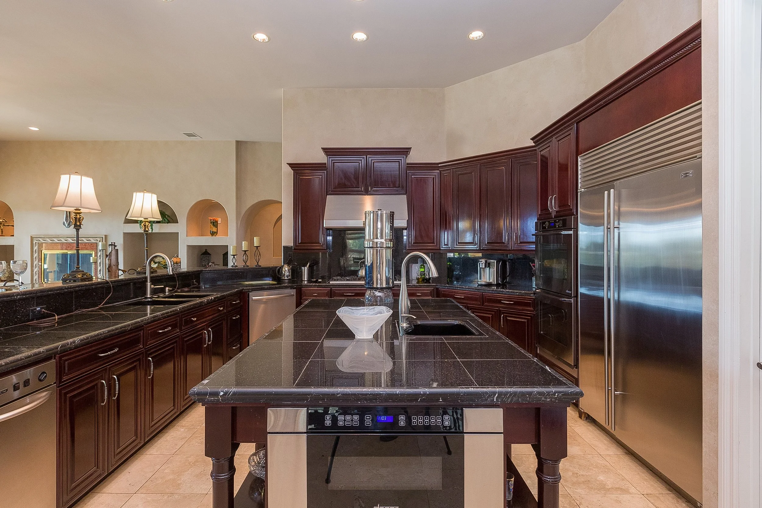 033_Kitchen .jpg
