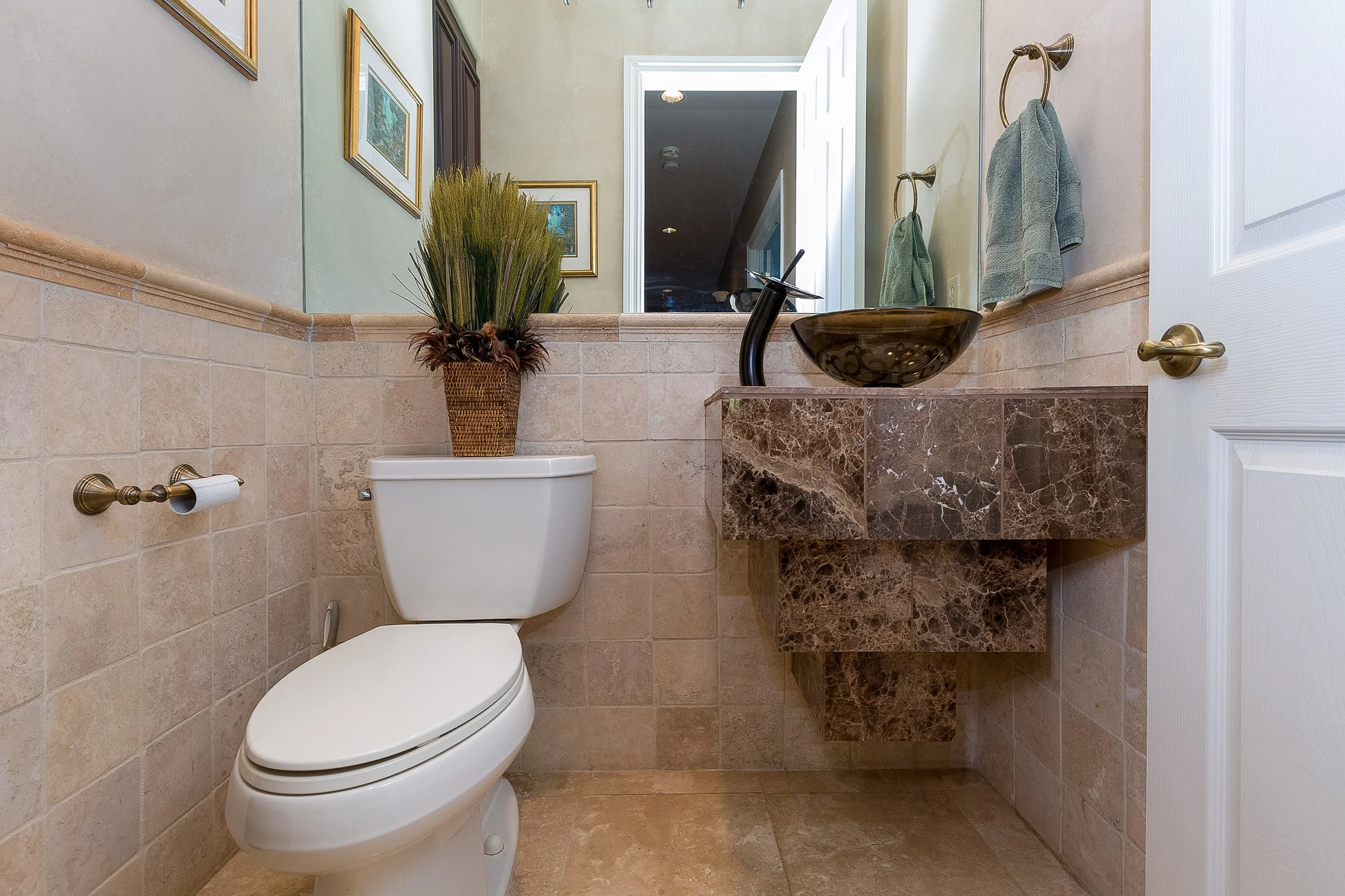 048_Powder Room .jpg