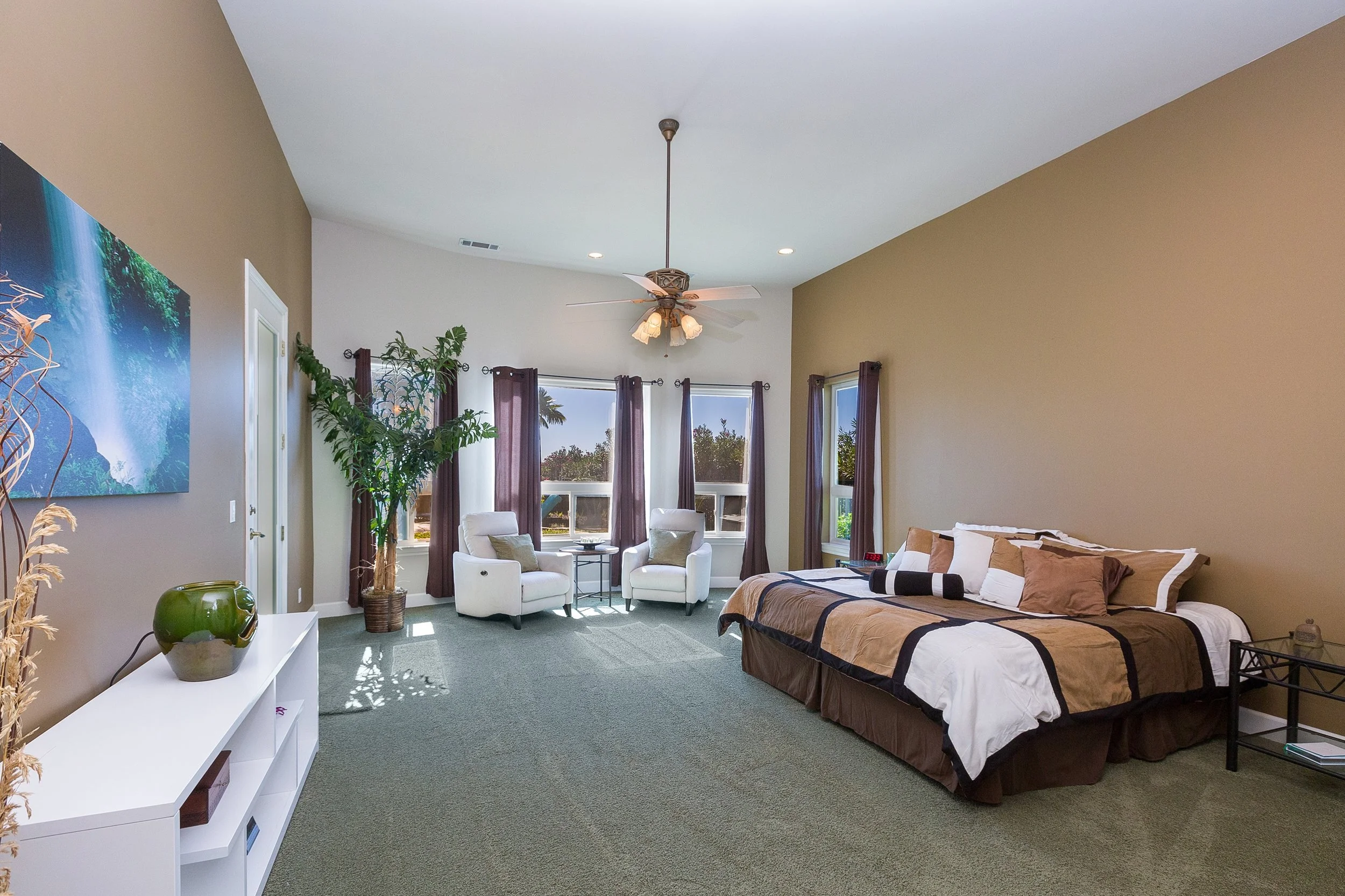 050_Master Bedroom .jpg