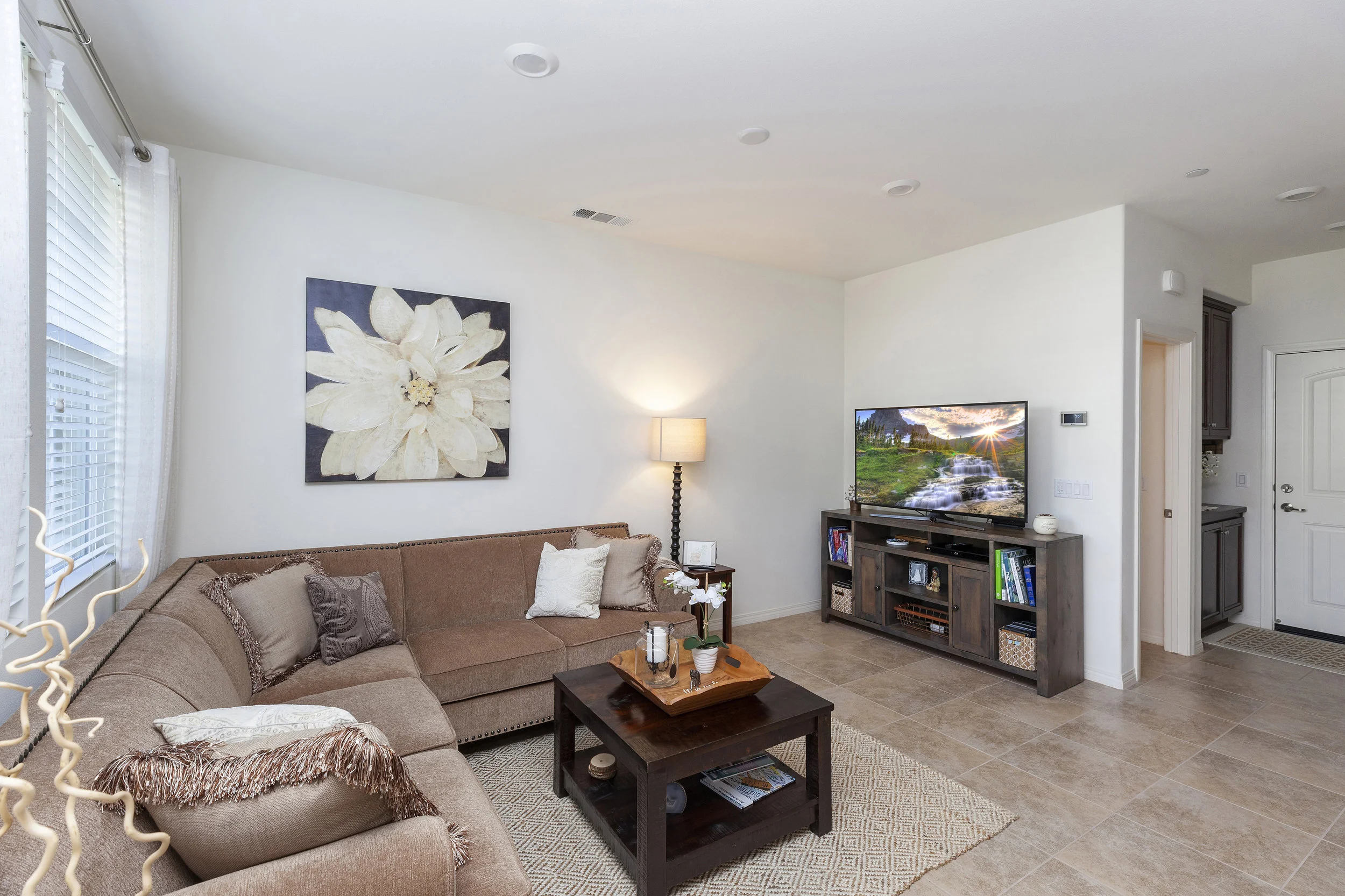 004_Living Room .jpg