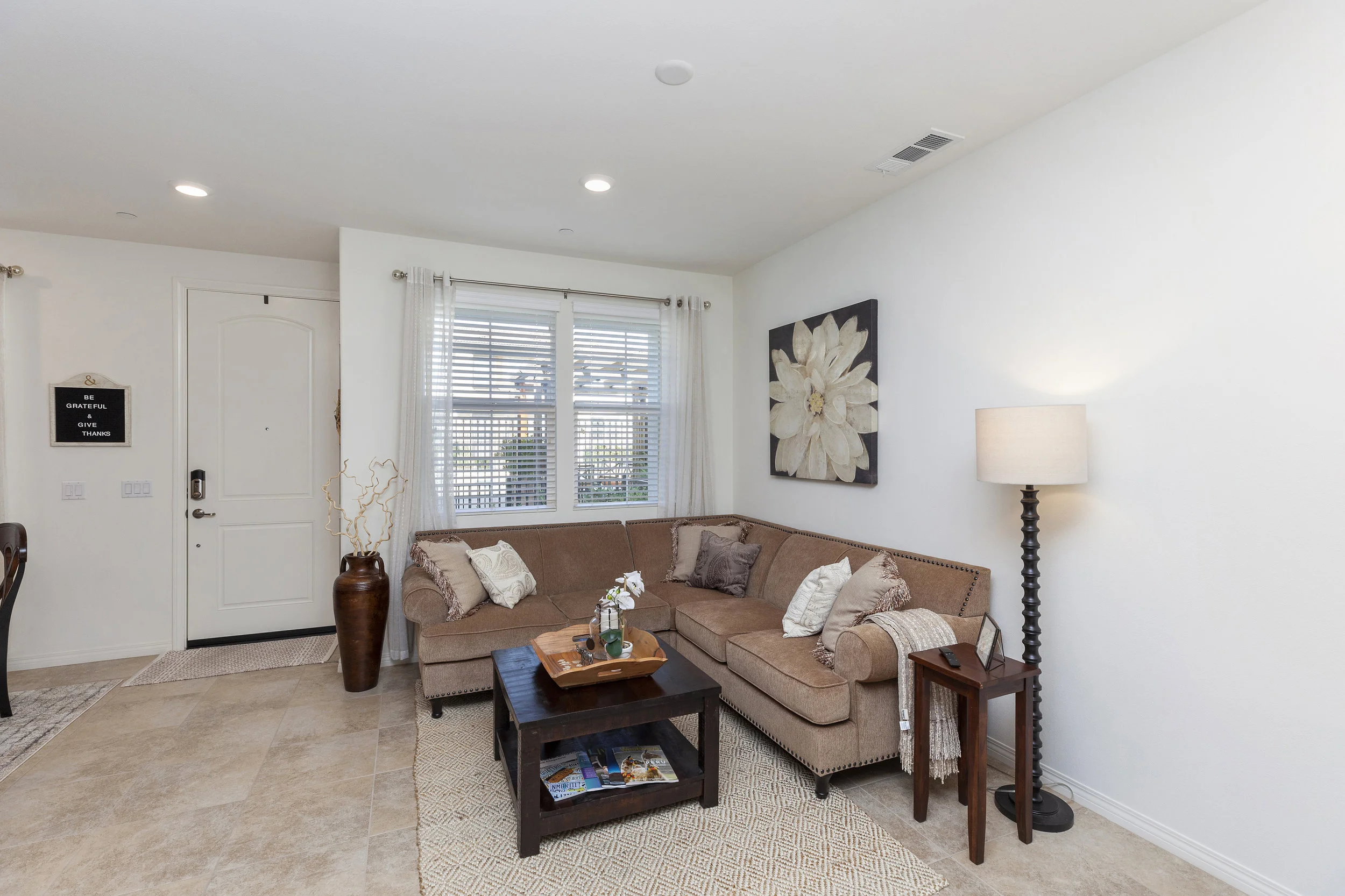 005_Living Room .jpg