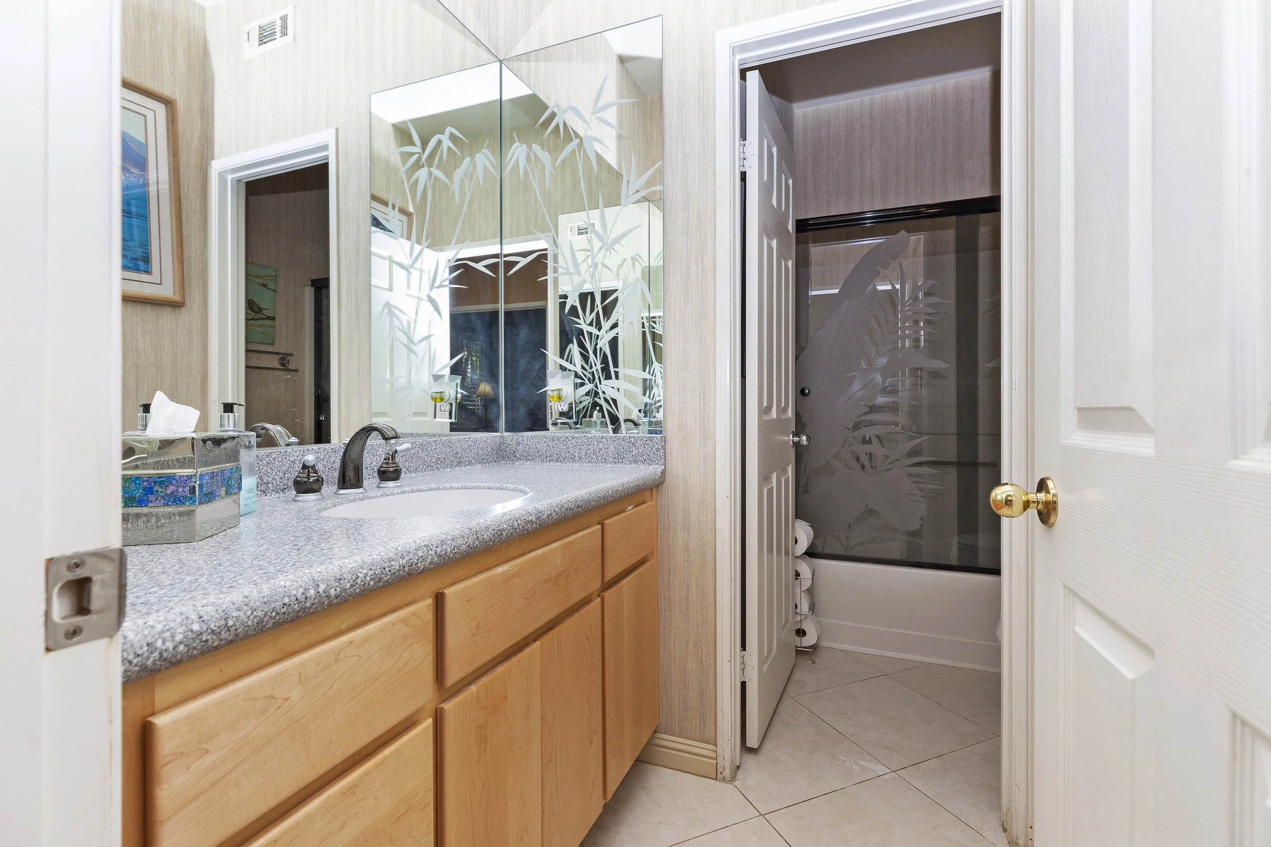 018_Bathroom.jpg
