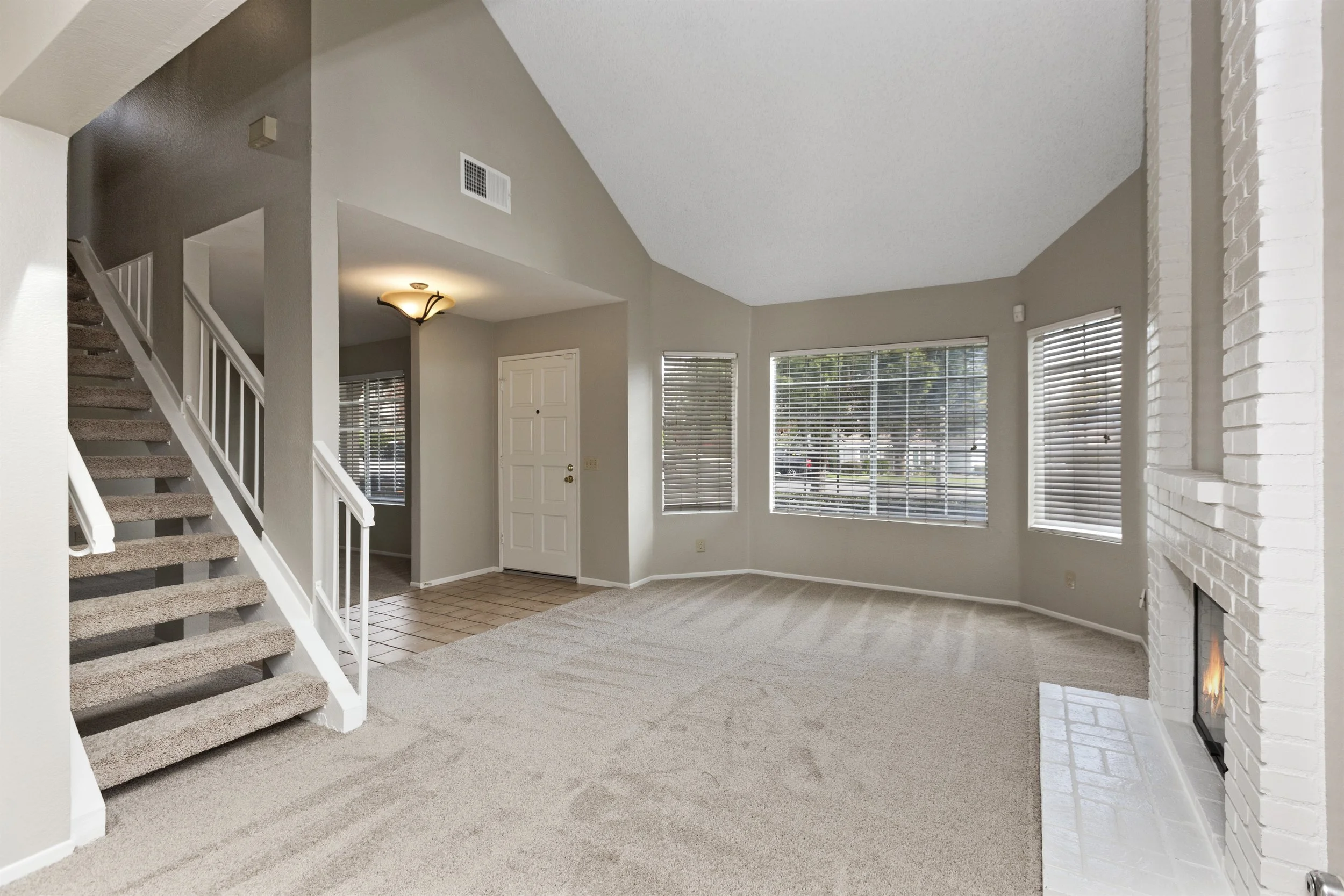 009_Dining & Living Room.jpg