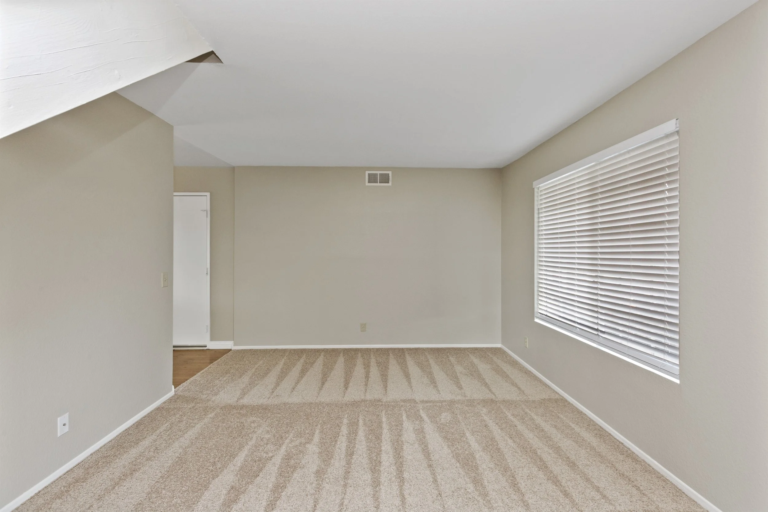 012_Family Room.jpg