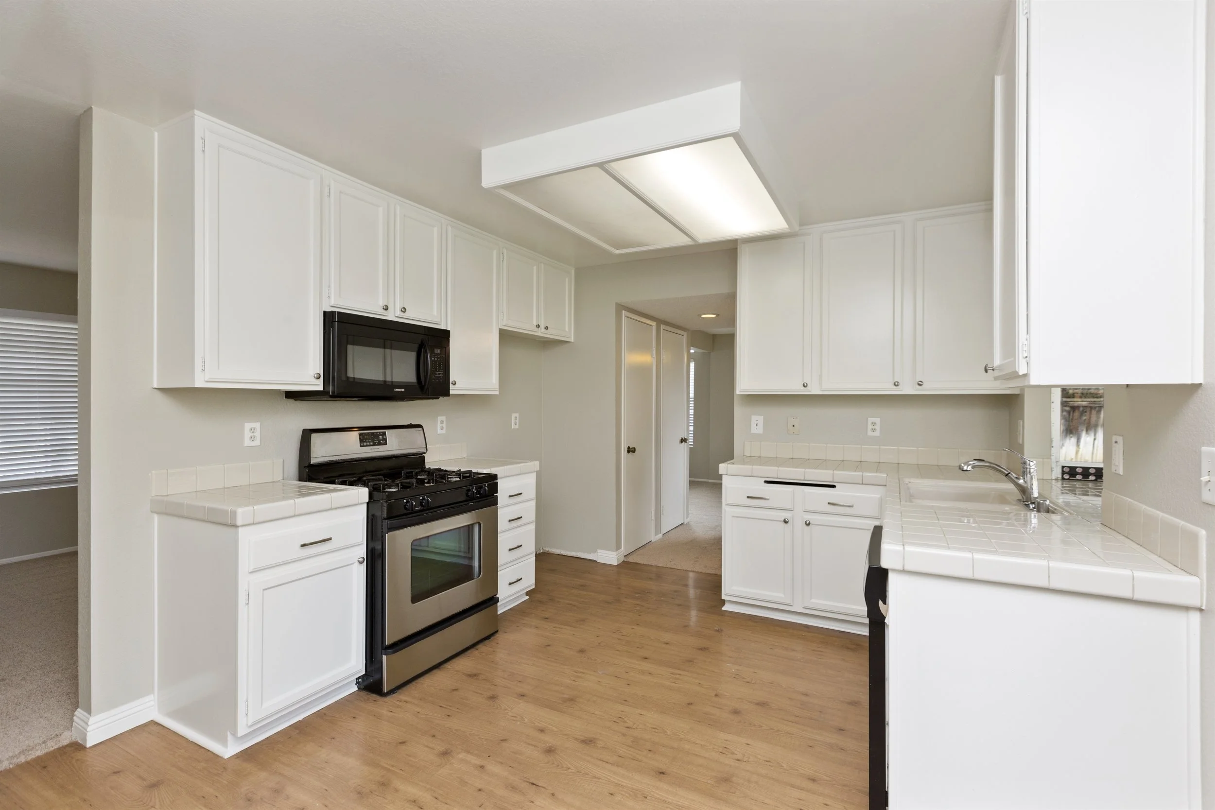 015_Kitchen.jpg