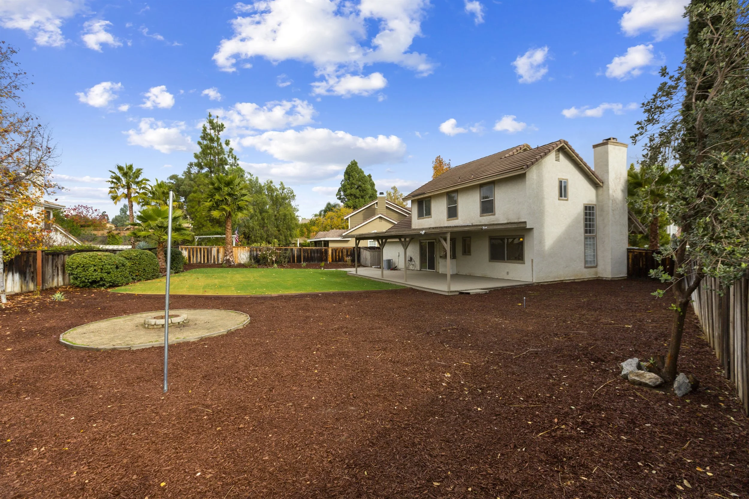027_Backyard.jpg