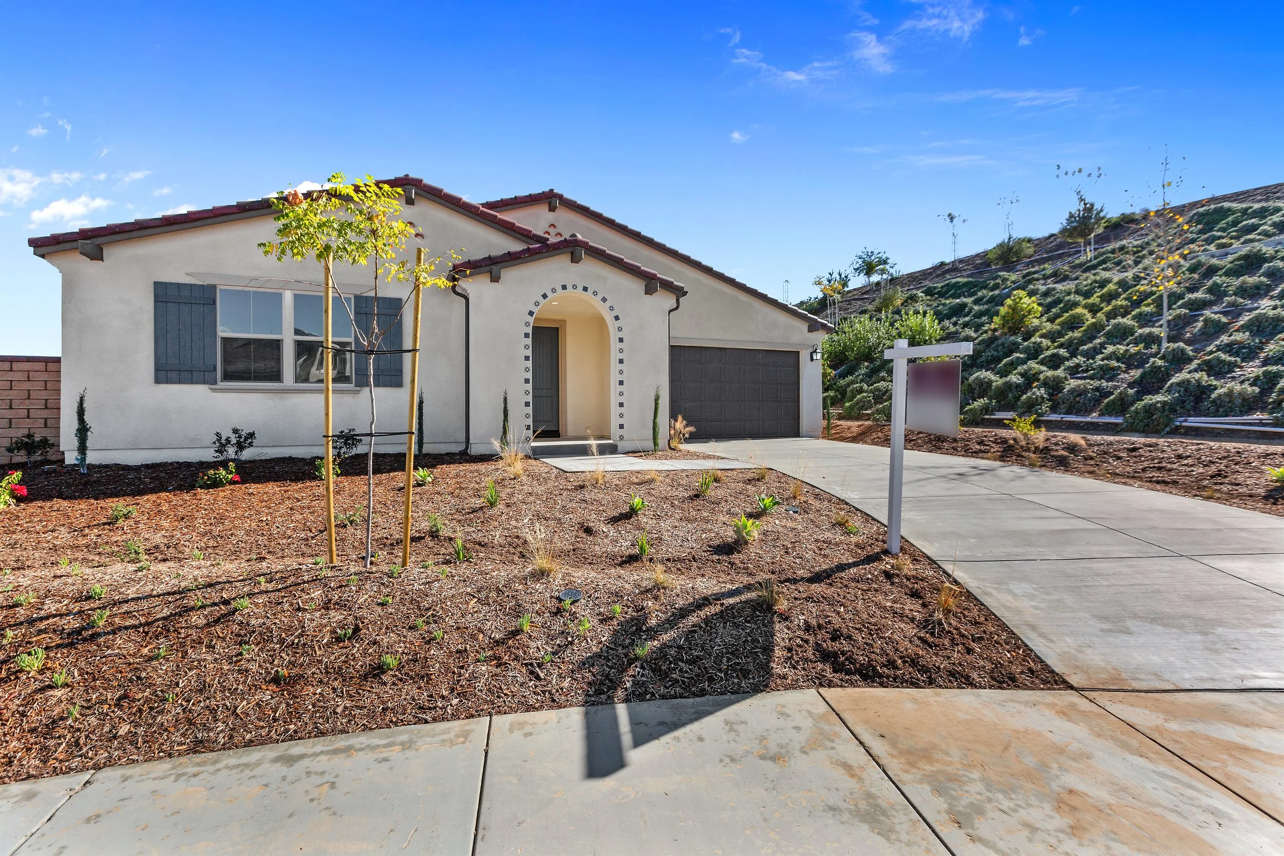 006_Front Yard.jpg
