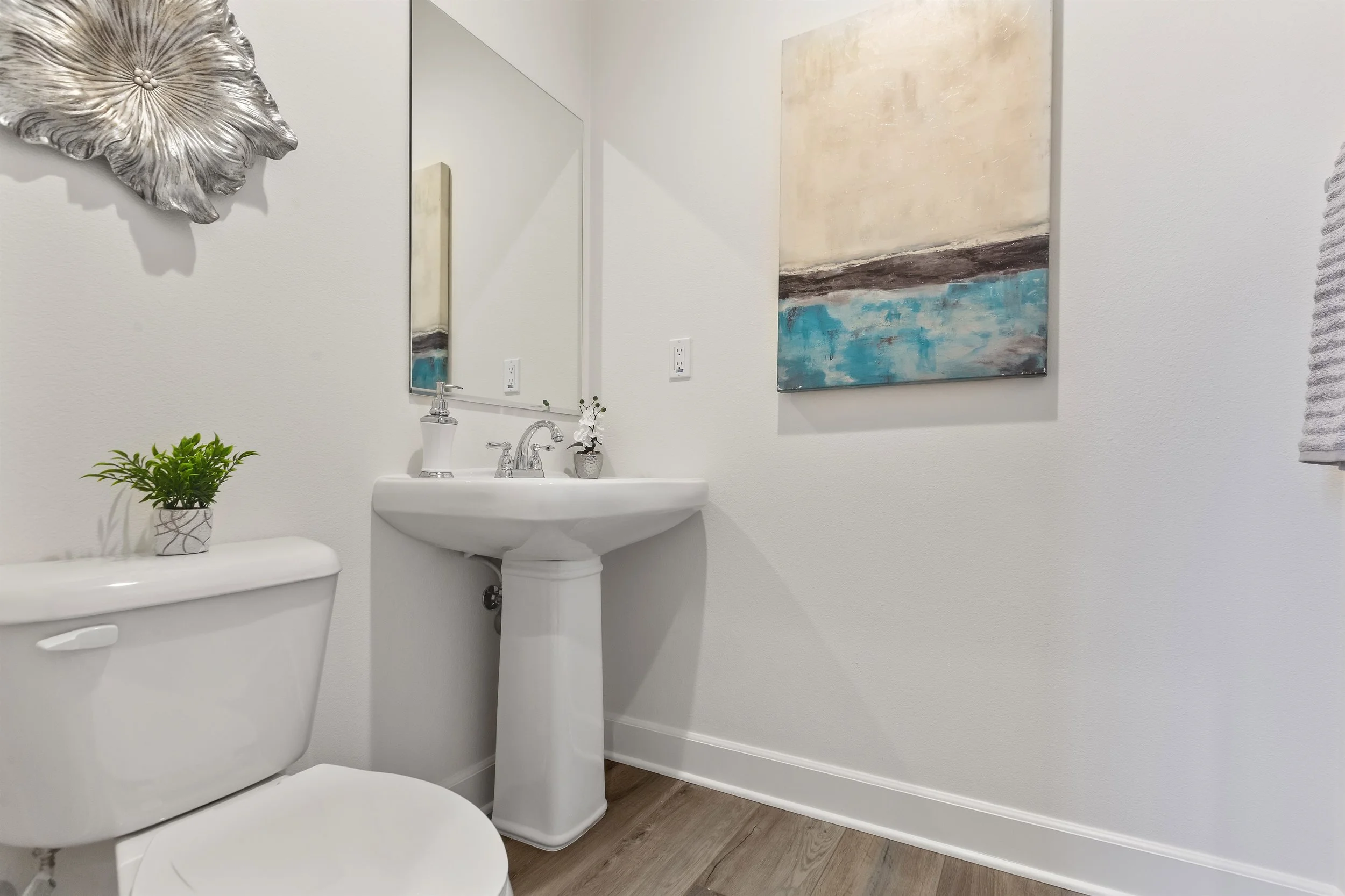 013_Powder Room.jpg