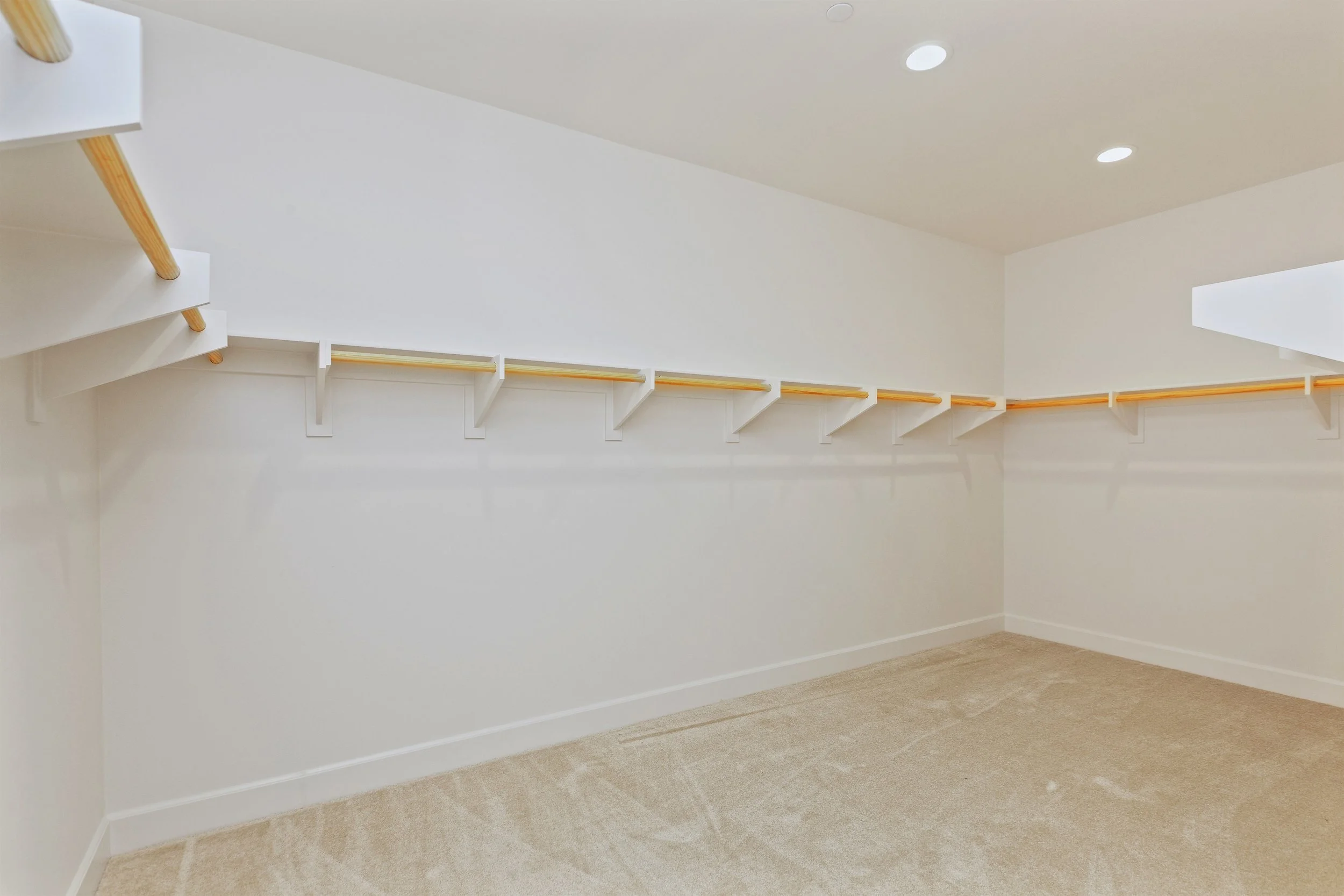 035_Master Walk In Closet.jpg