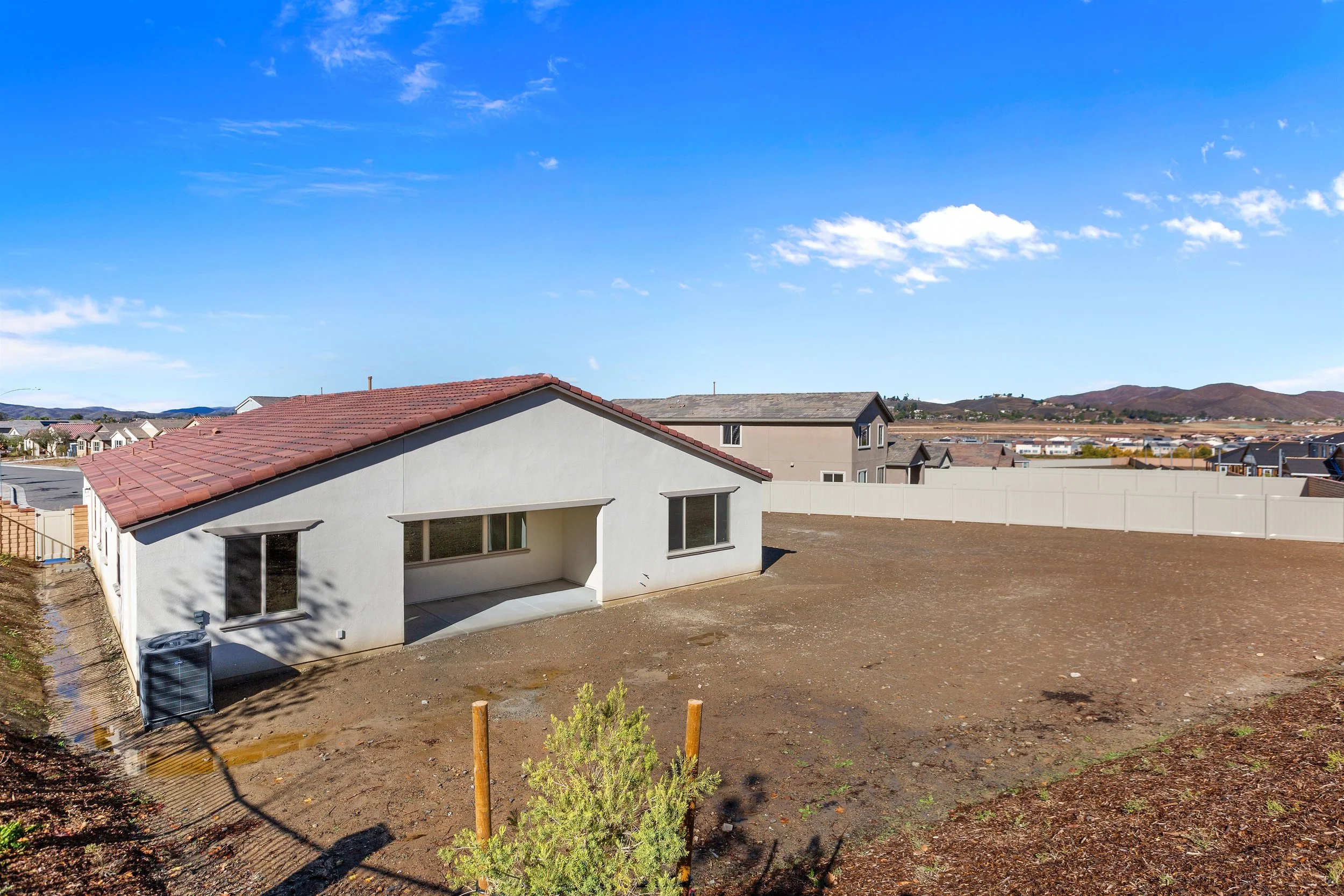 044_Large Backyard.jpg