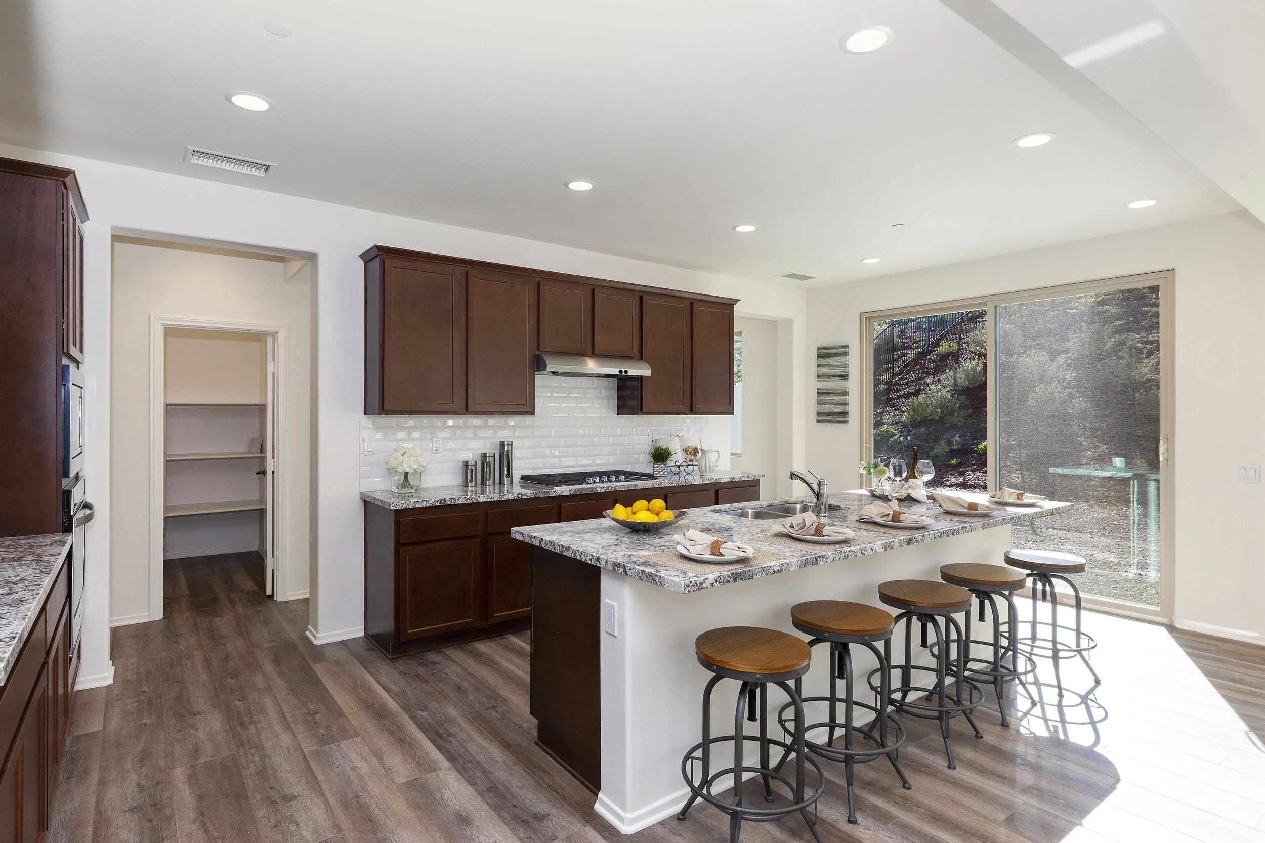 009_Kitchen.jpg