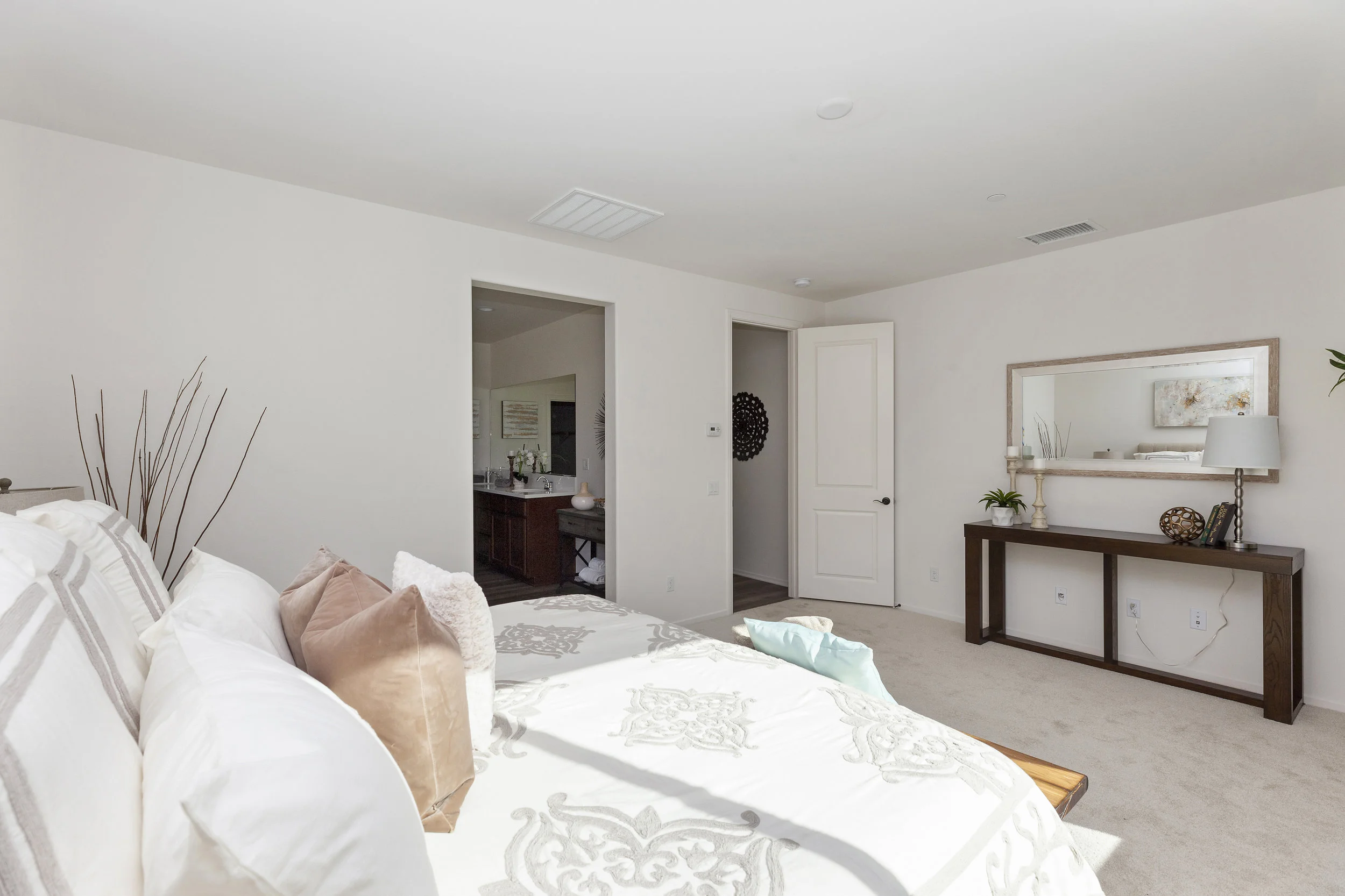 018_Master Bedroom.jpg