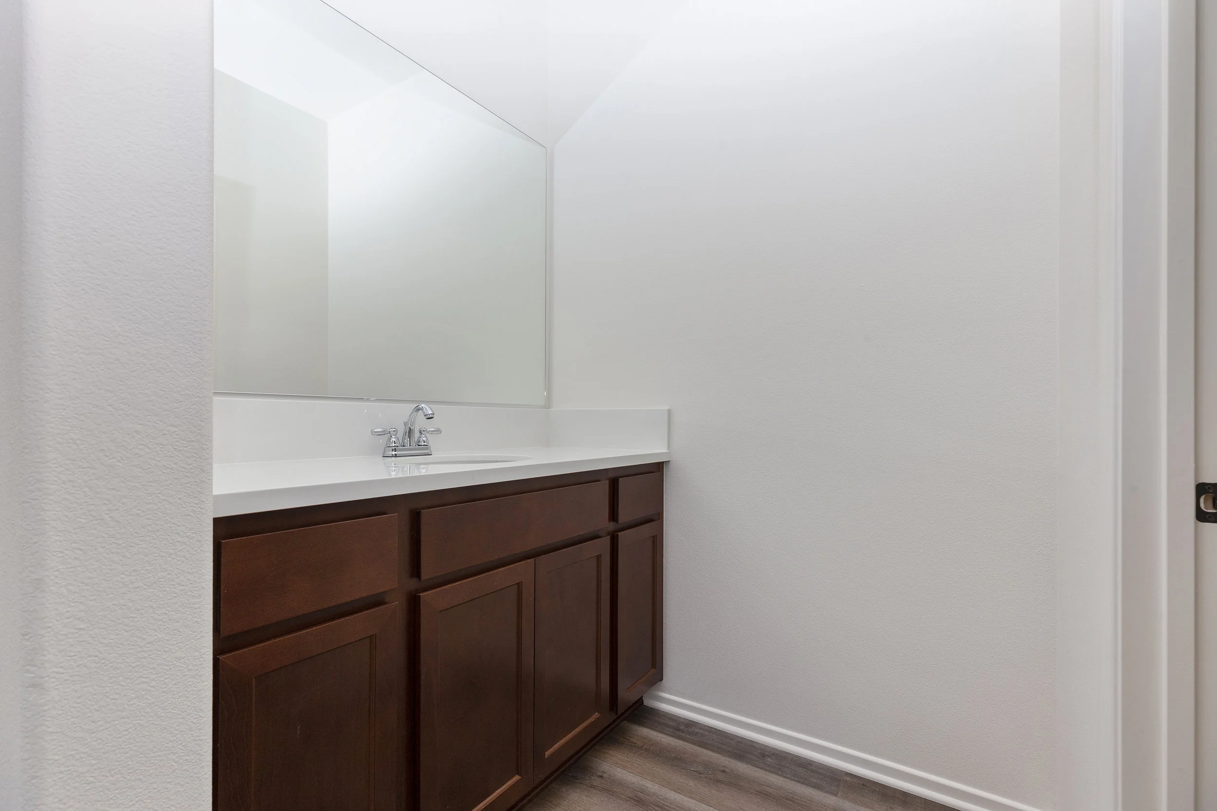 028_Bathroom.jpg