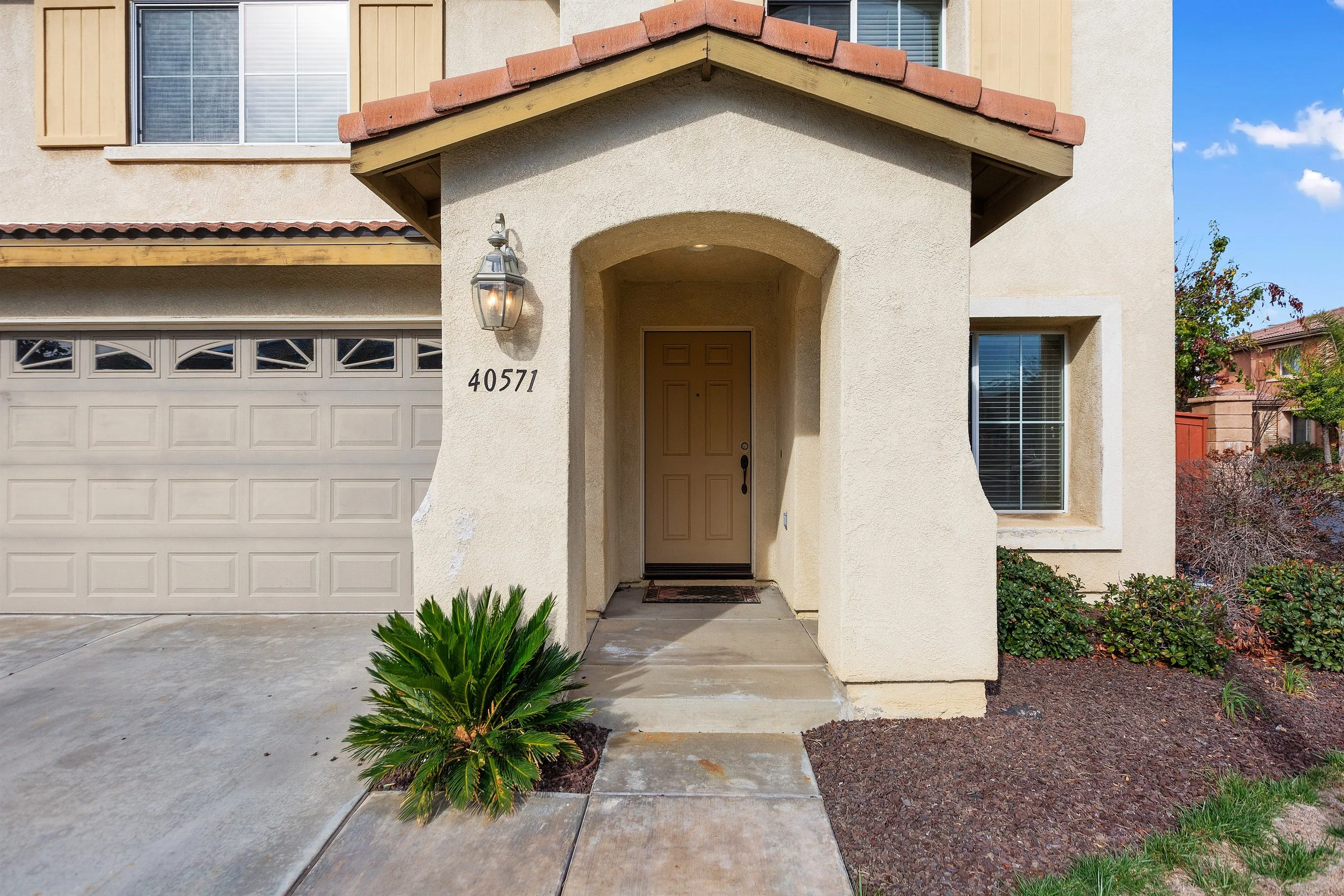 005_Front Walkway.jpg