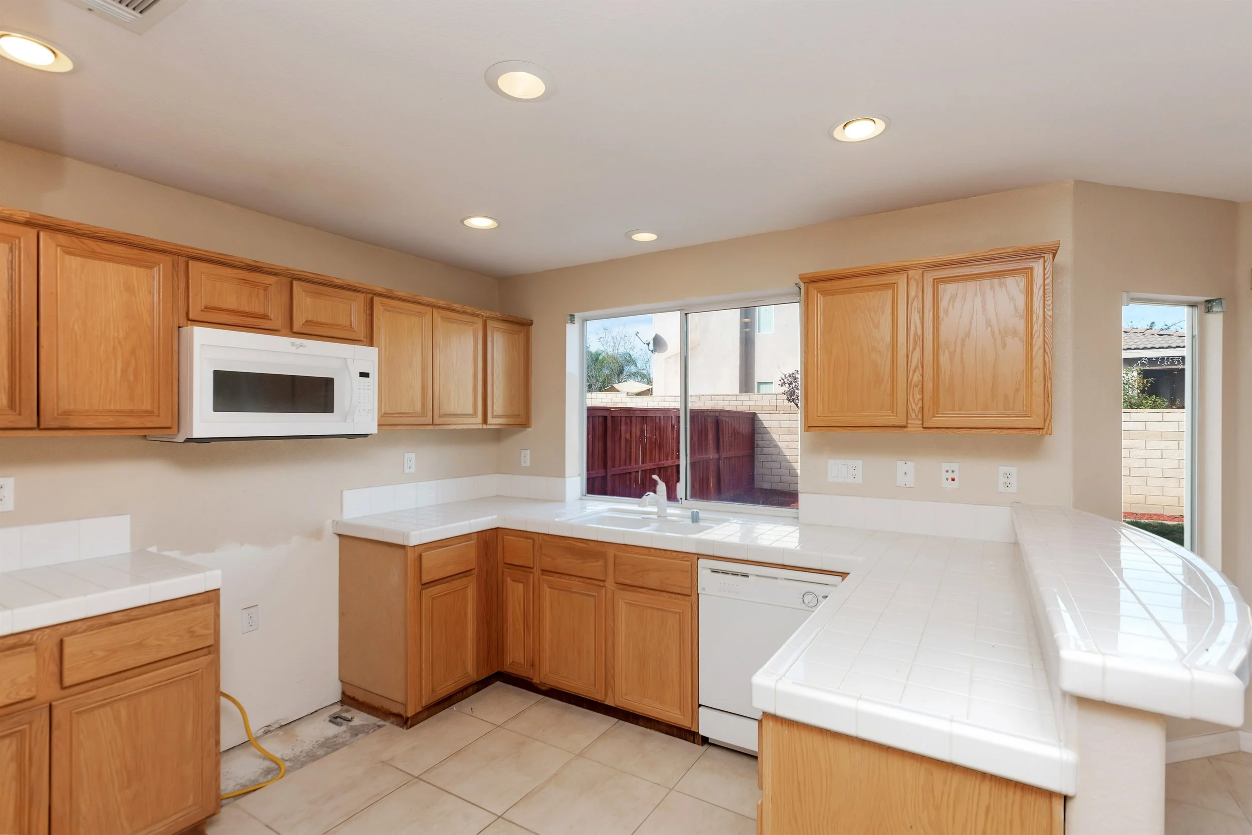 011_Kitchen.jpg