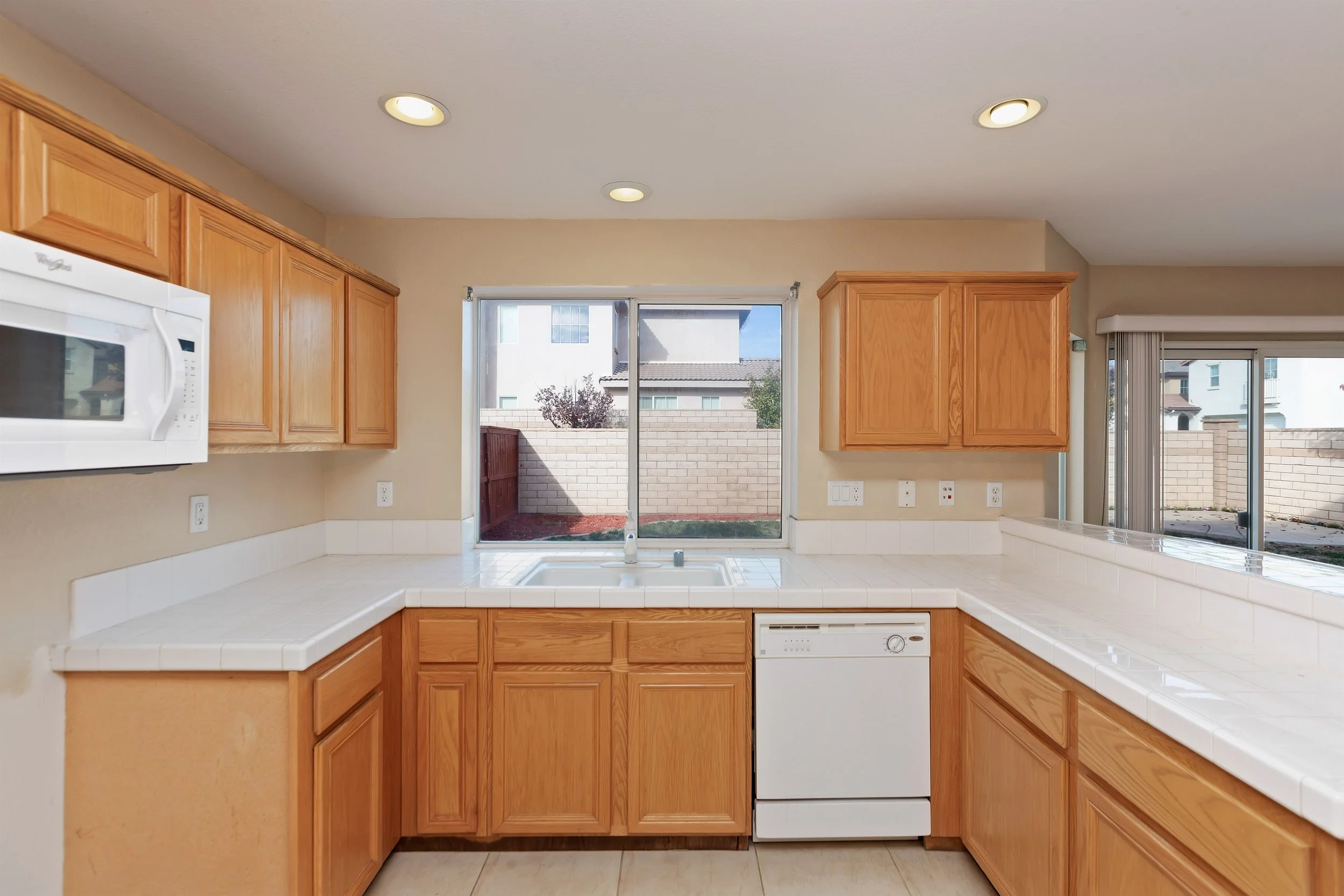 012_Kitchen.jpg
