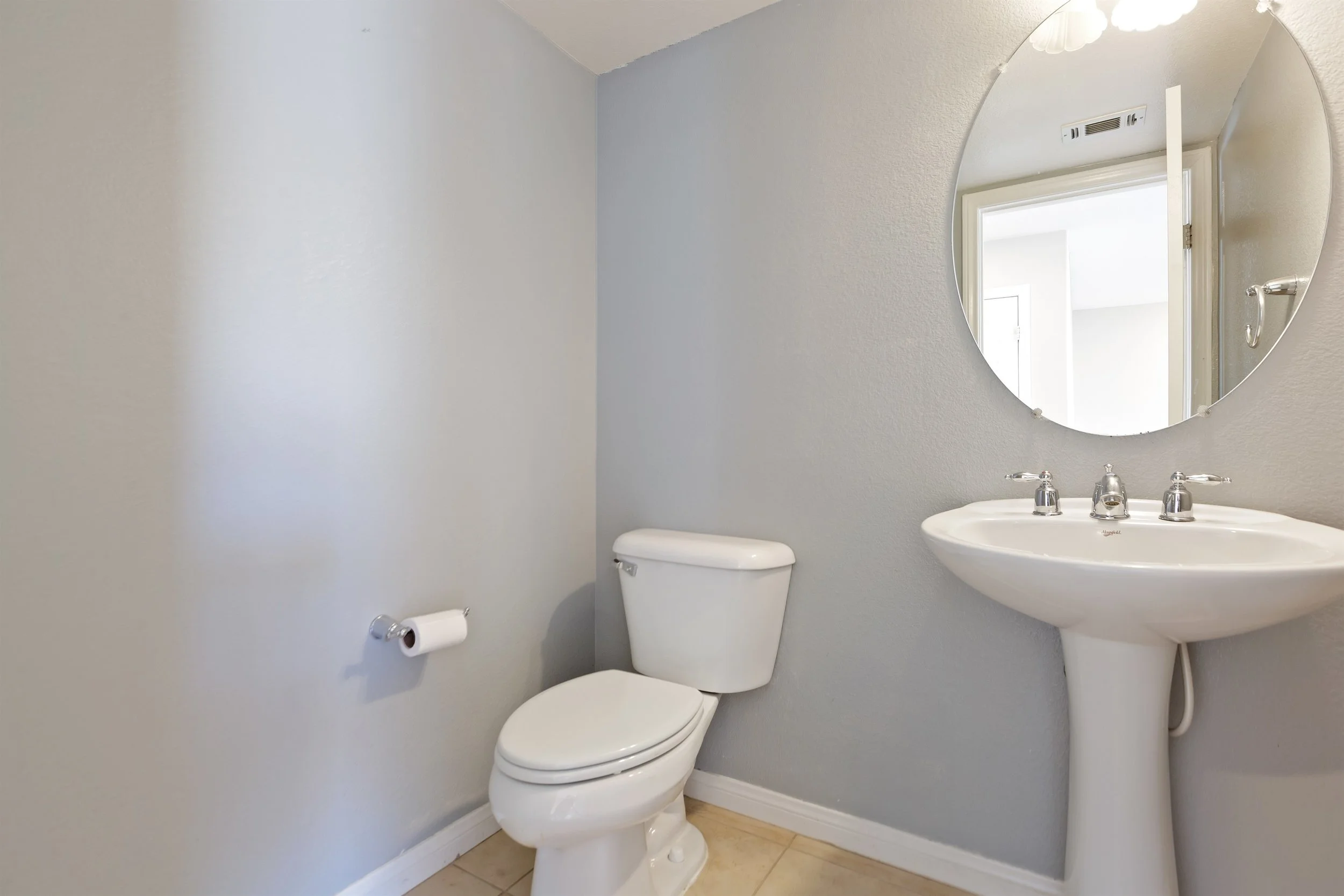 018_Powder Room.jpg