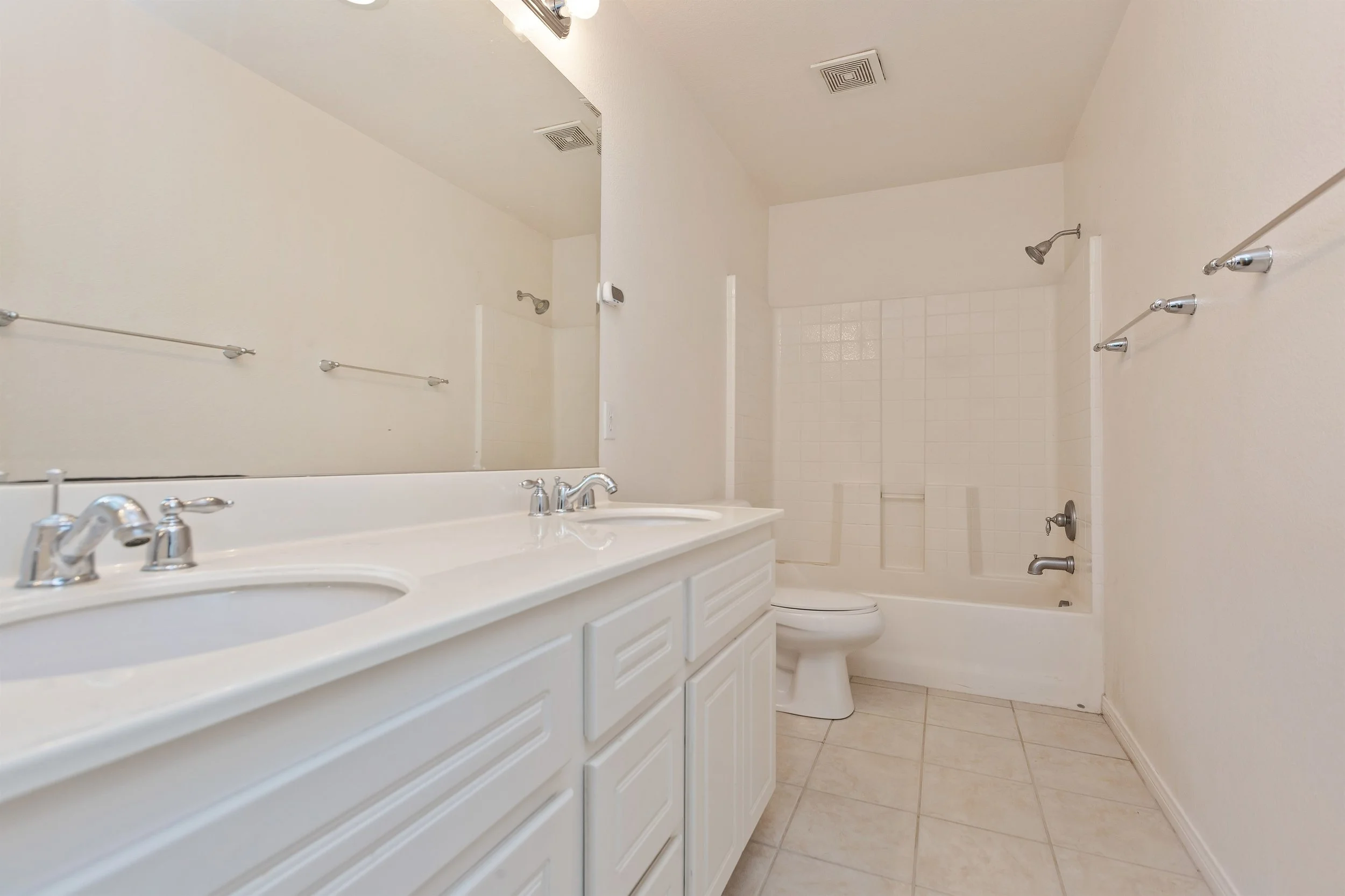 021_Bathroom.jpg