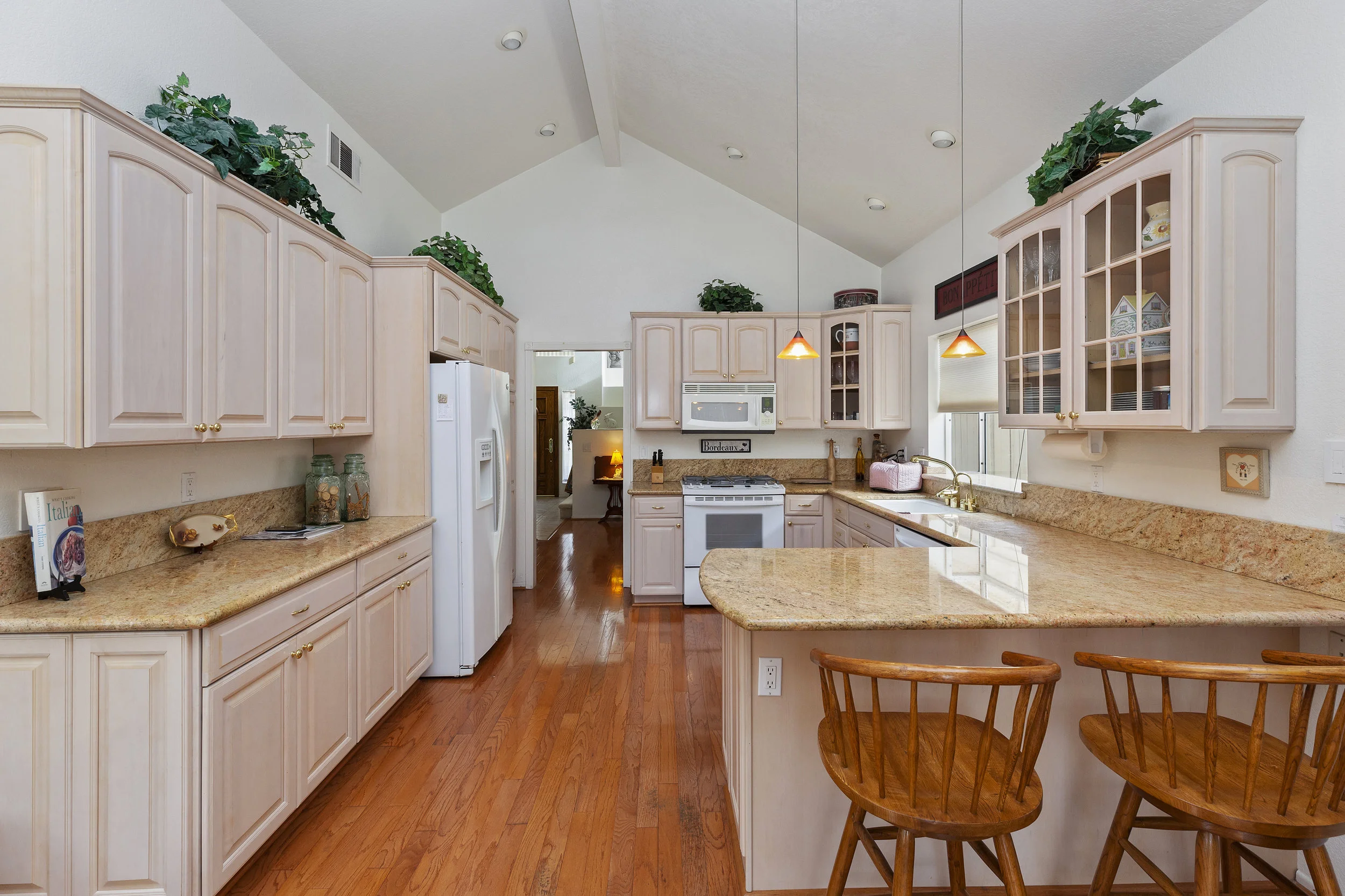 010_Kitchen.jpg
