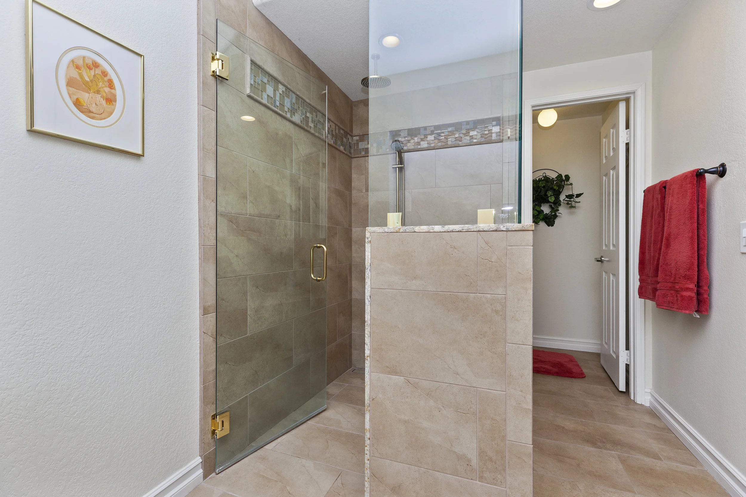 018_Master Bathroom.jpg