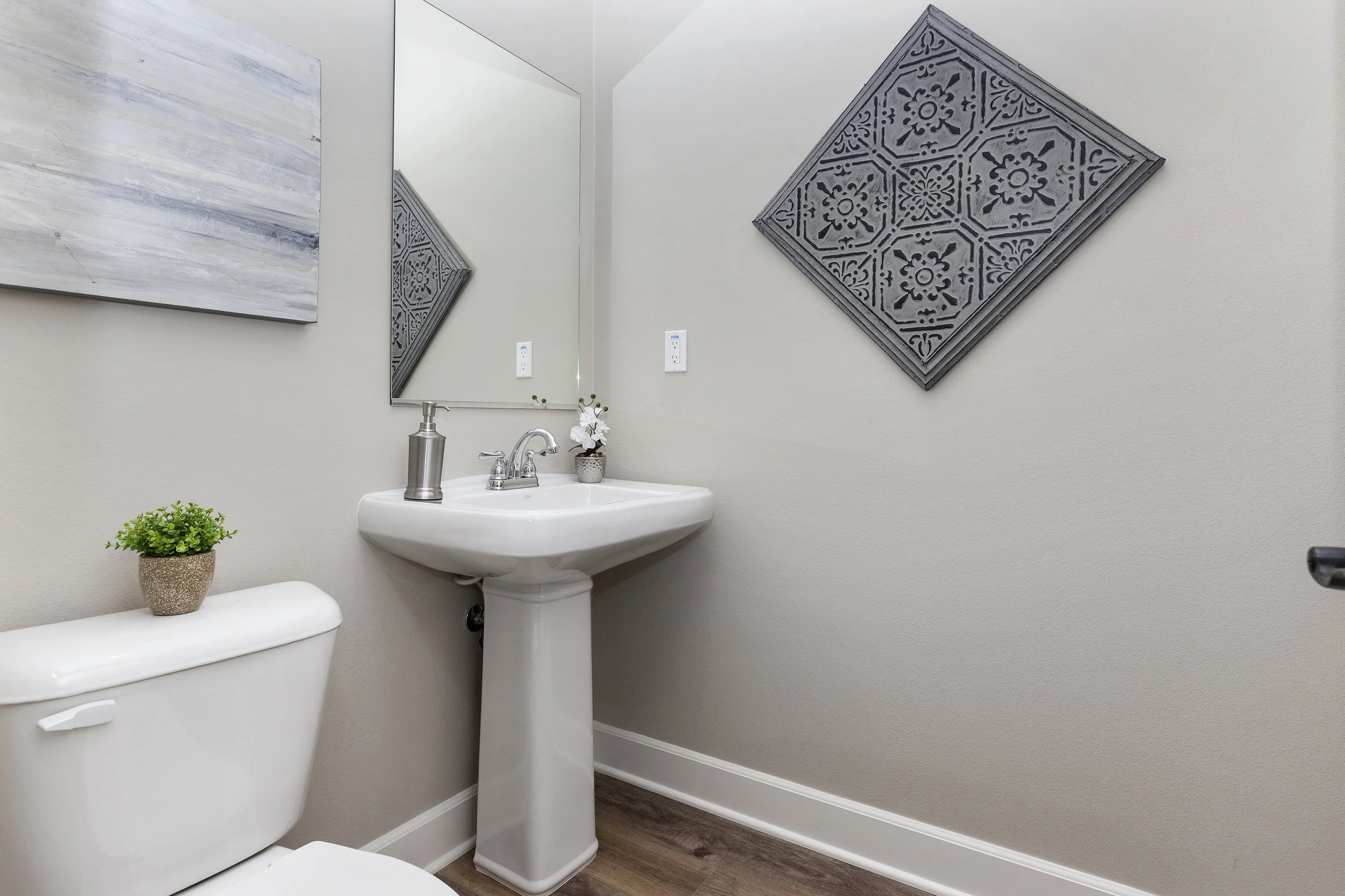 028_Bathroom .jpg