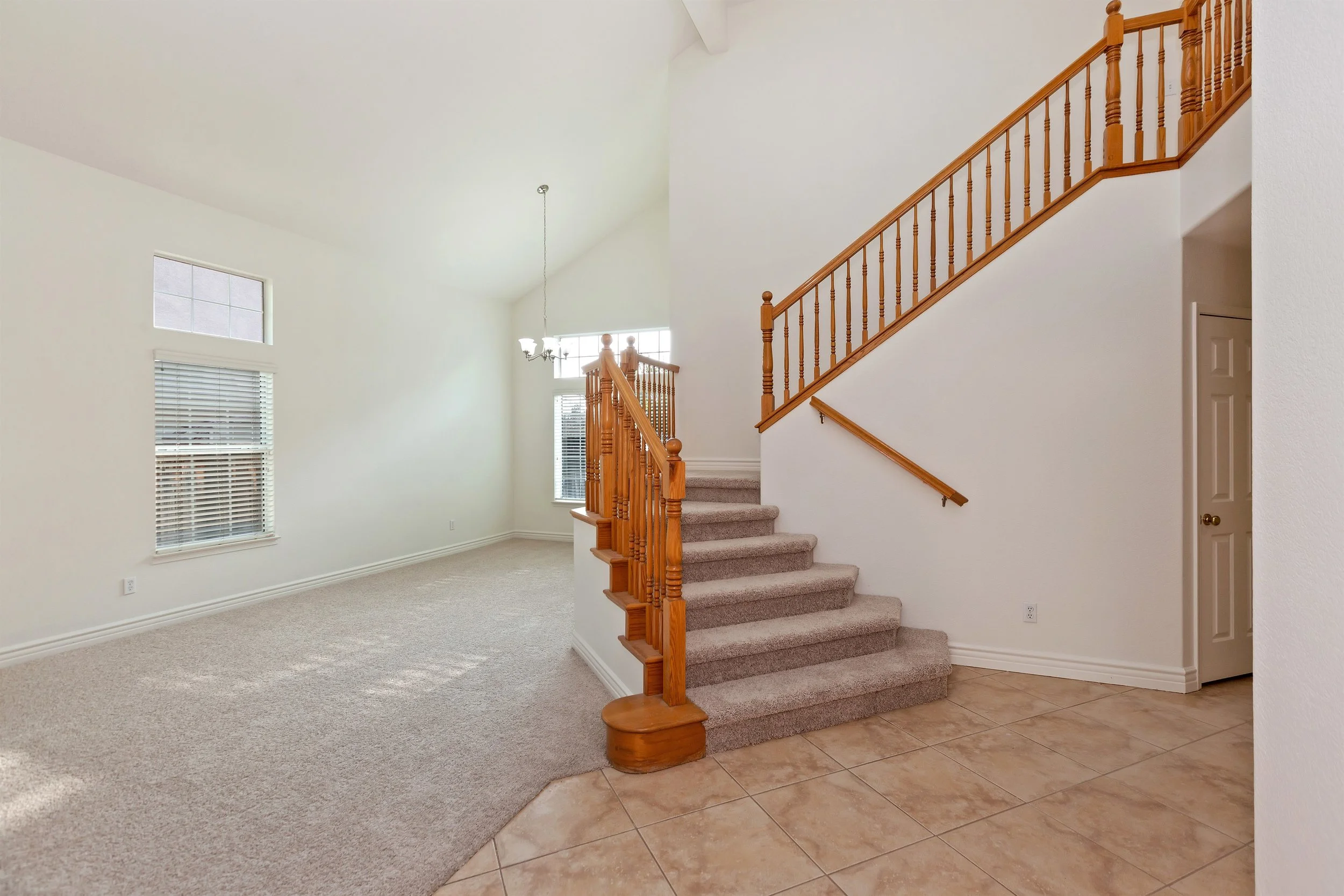 008_Foyer .jpg