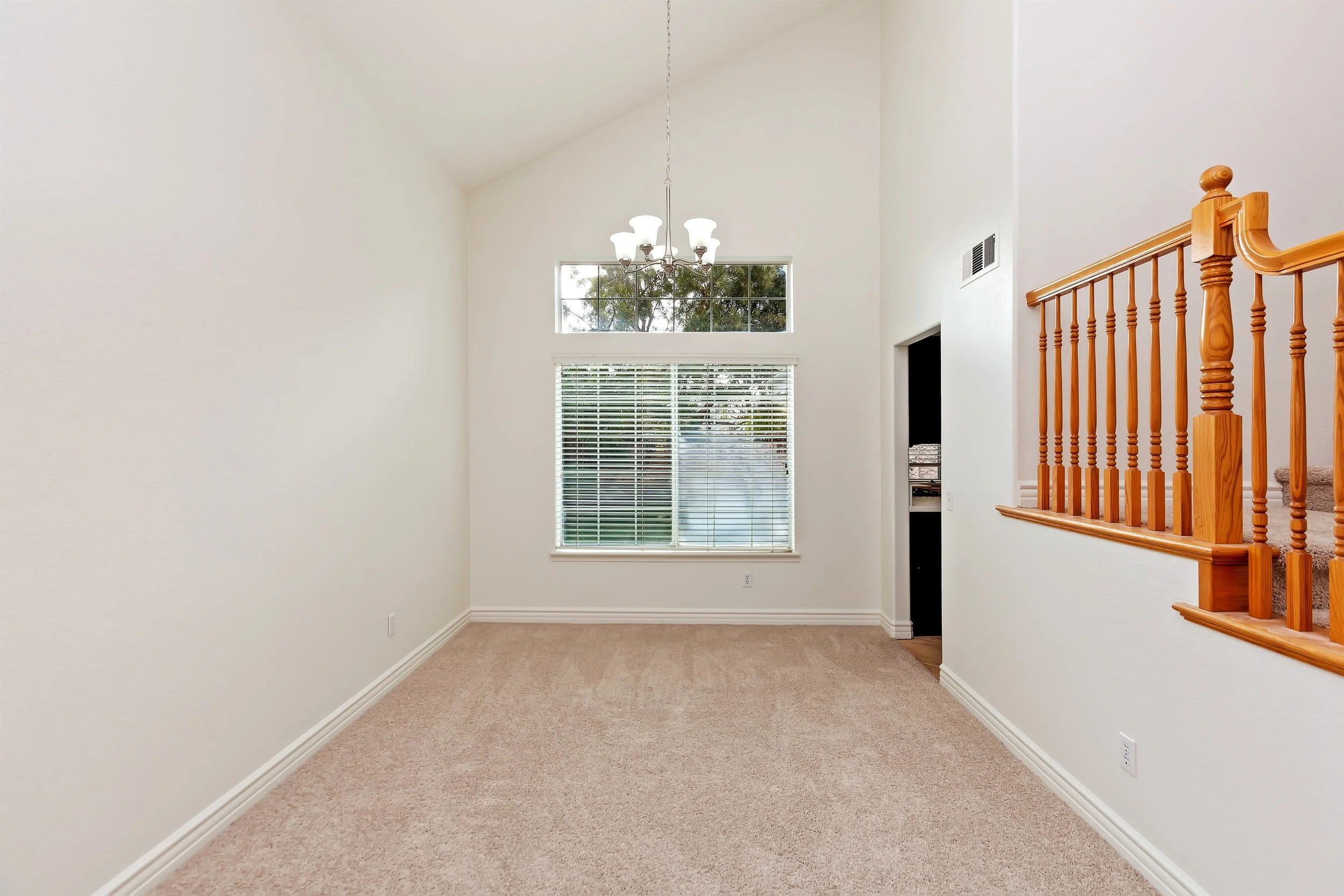 010_Dining Room .jpg