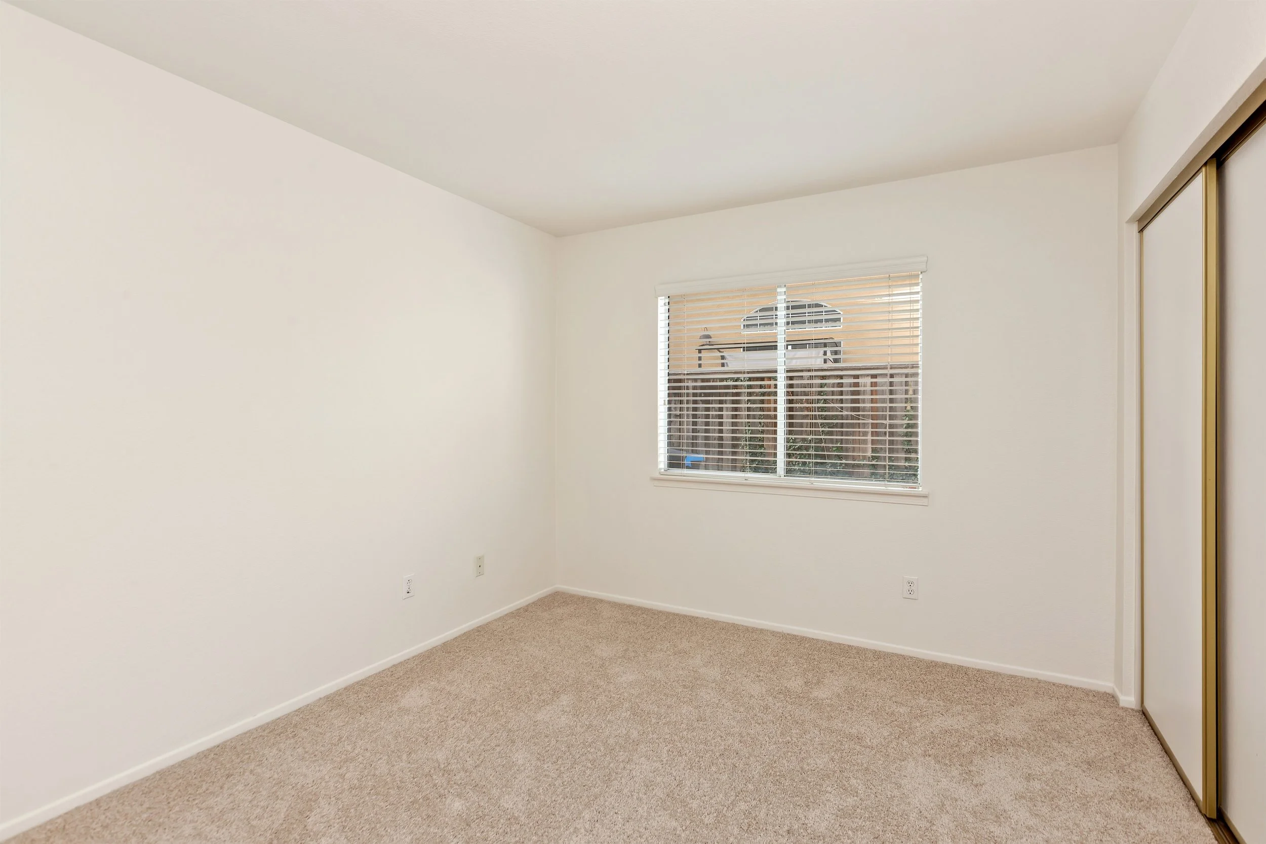 013_Bedroom .jpg