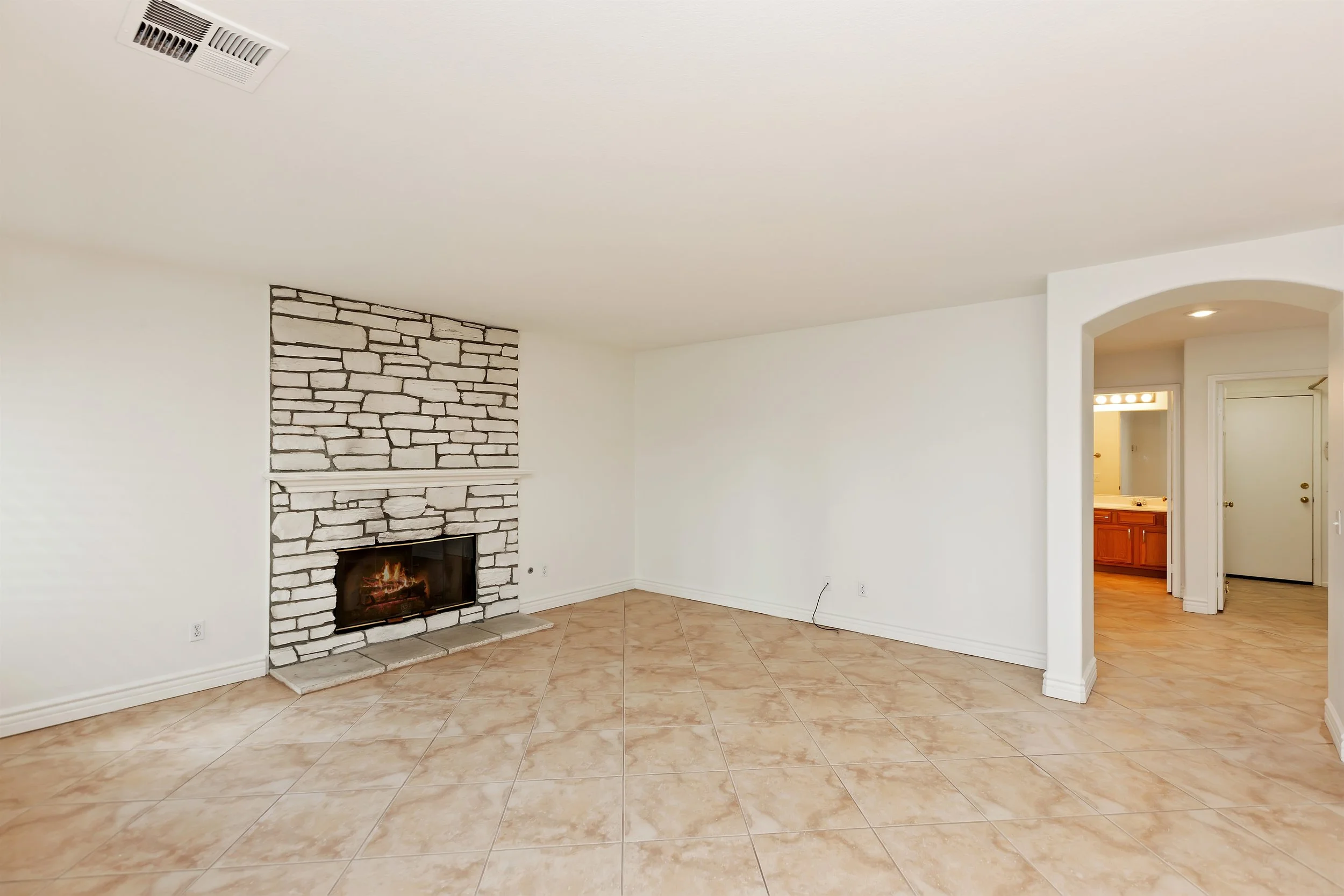 019_Family Room .jpg
