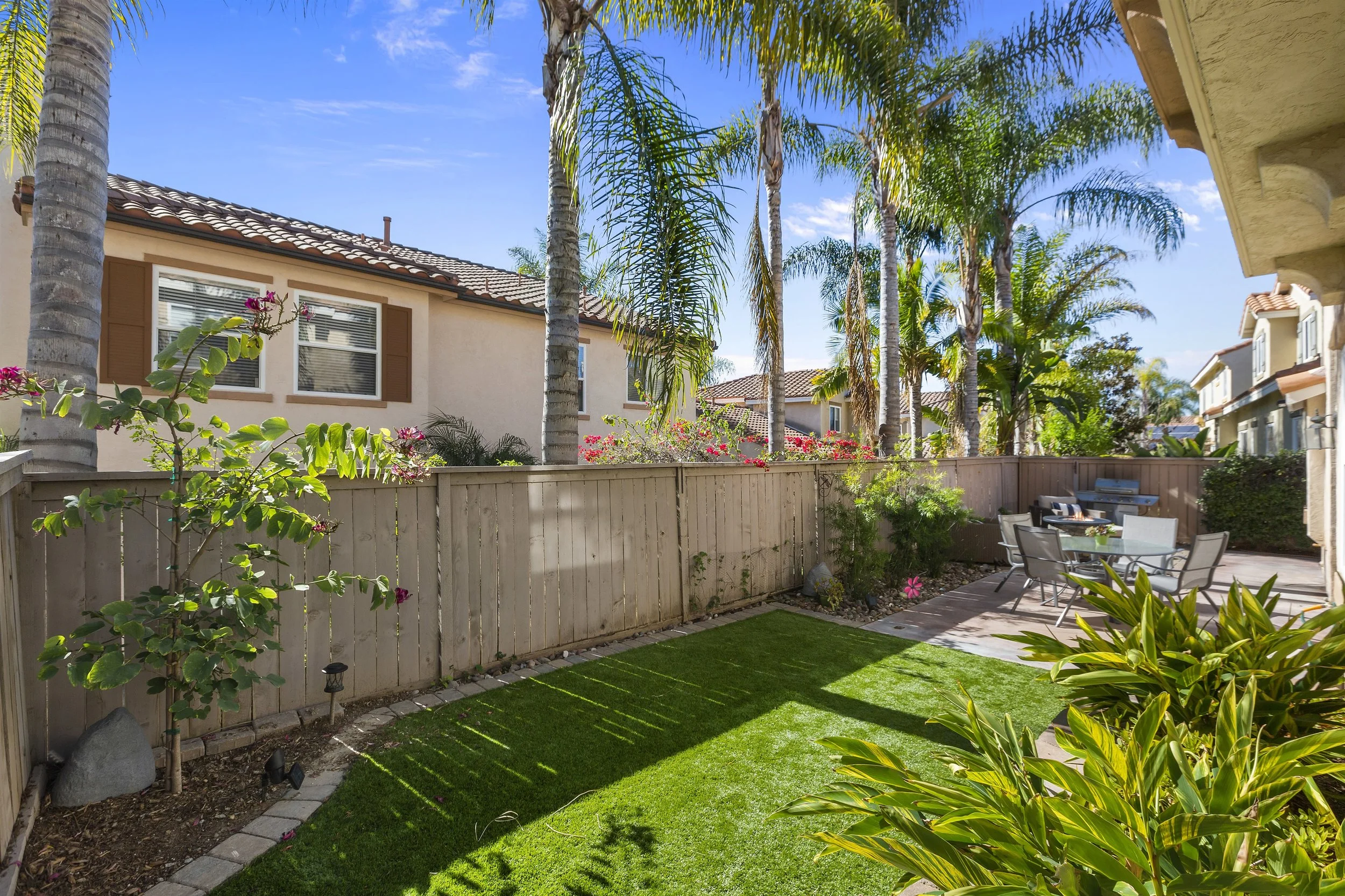 030_Backyard.jpg