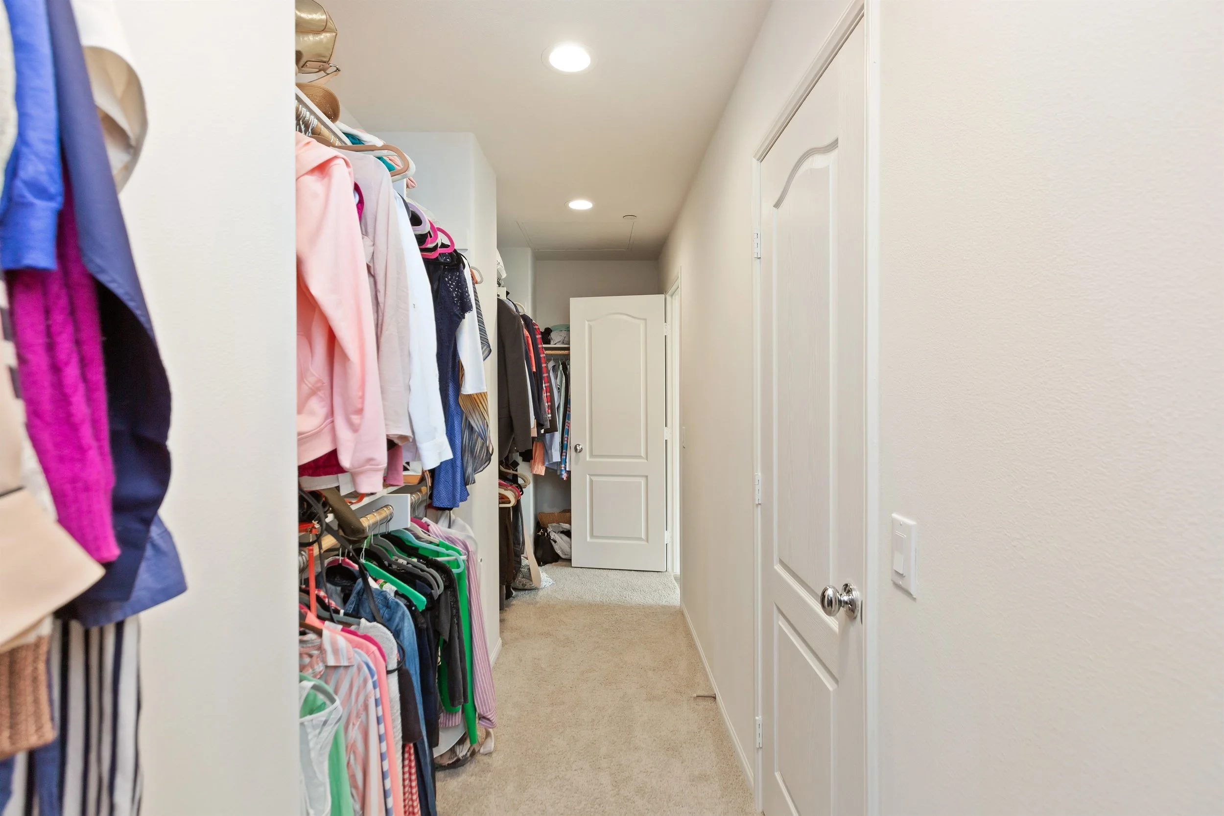 033_master Closet.jpg