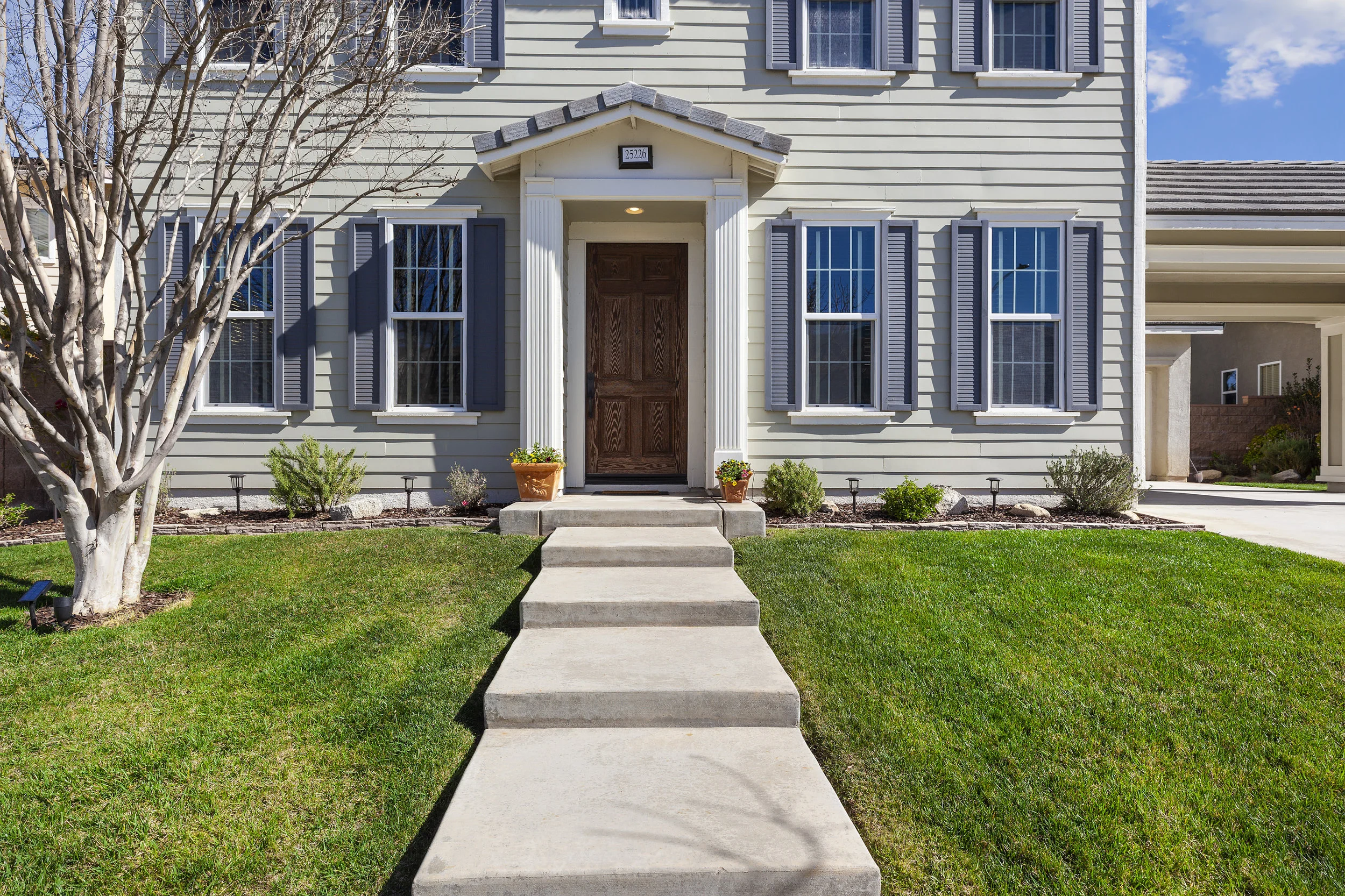 007_Front Entry.jpg